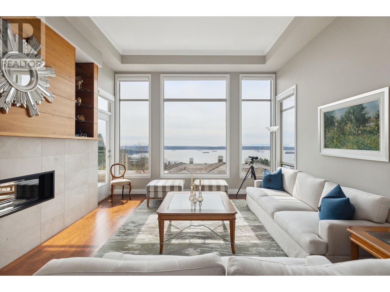 Property at 2416 CARR LANE image 3