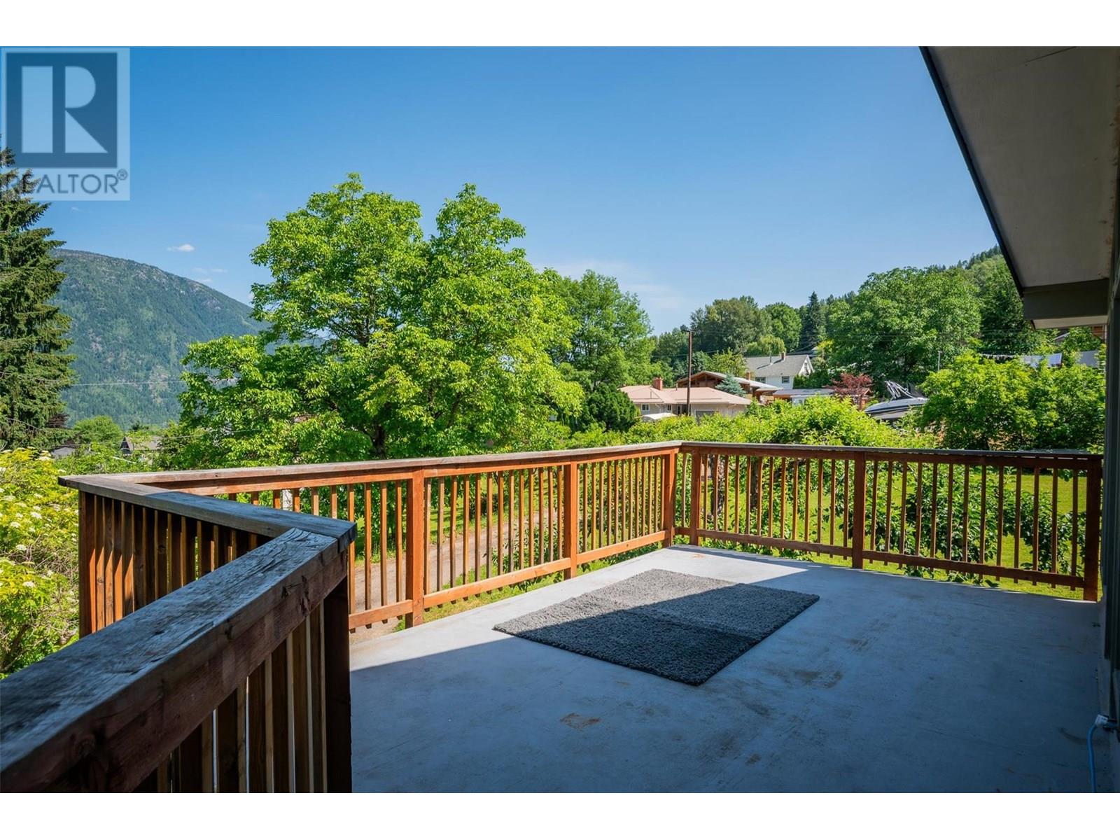 Property at 717 Innes Street image 3