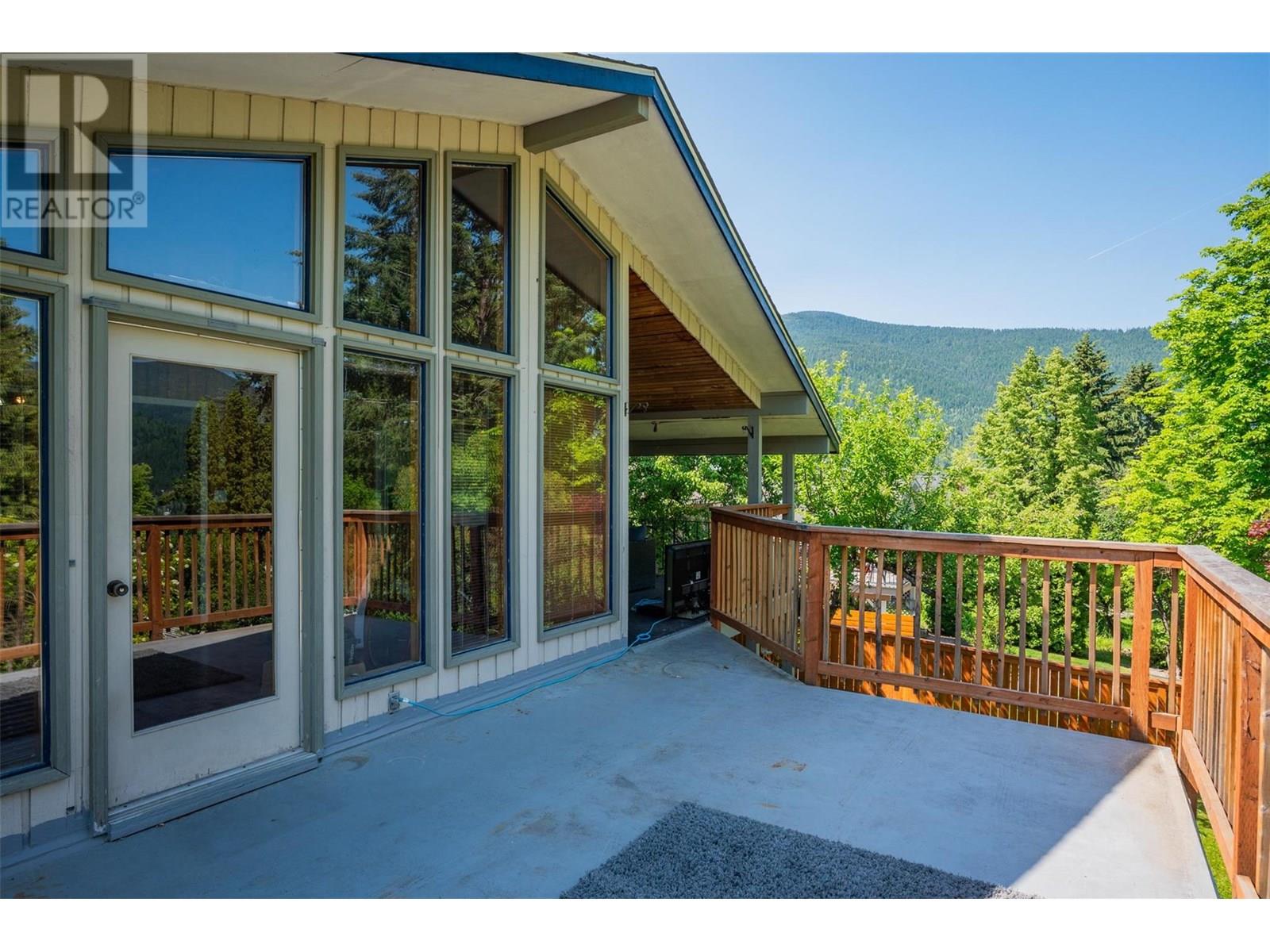 Property at 717 Innes Street image 4