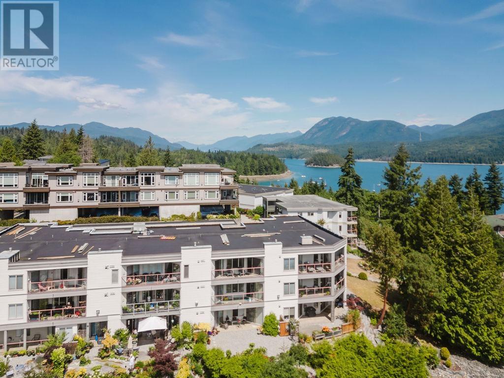 302 5780 Trail Avenue, Sechelt, British Columbia  V0N 3A6 - Photo 1 - R3025127