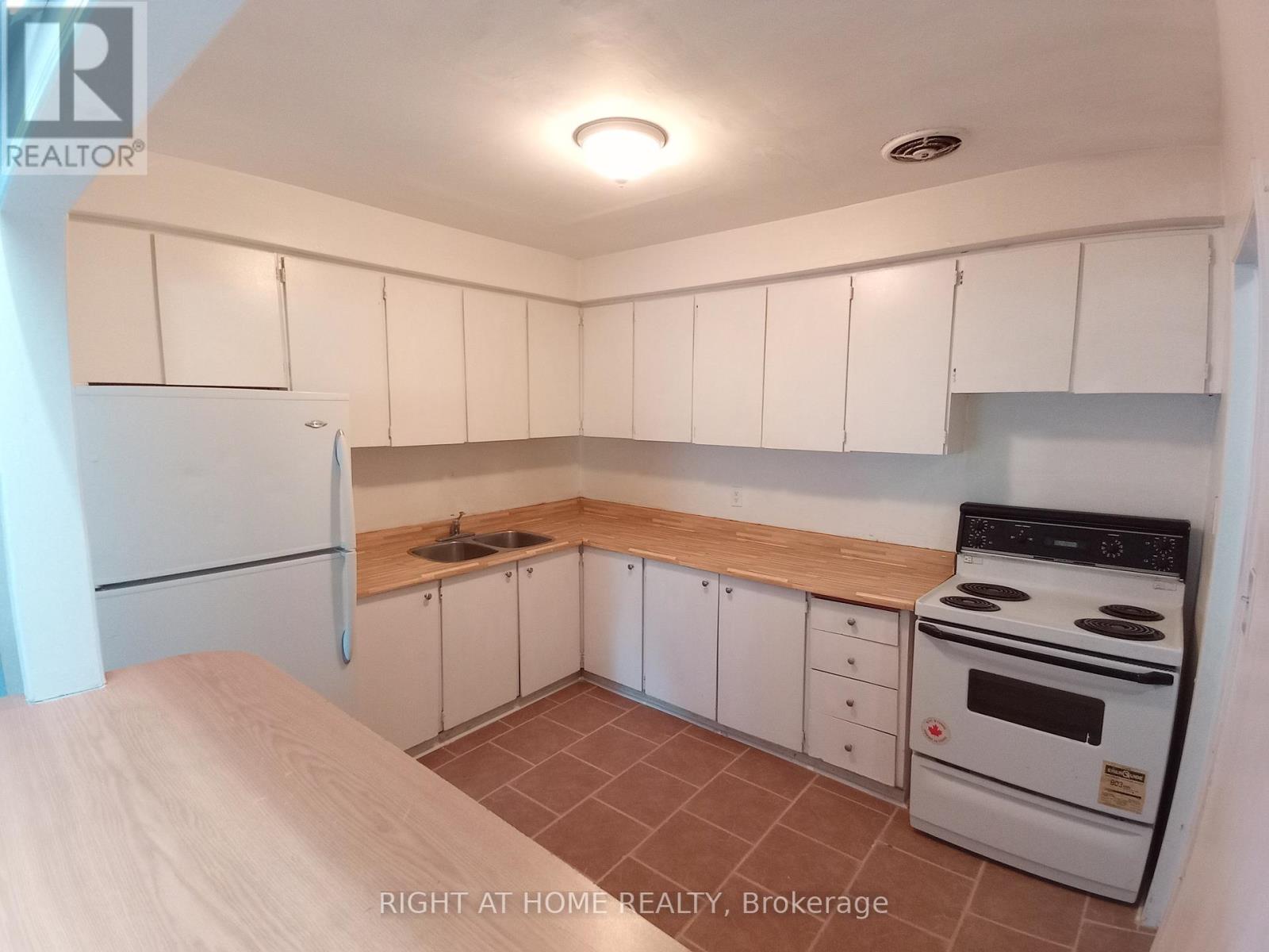 A - 428 Dawes Road, Toronto, Ontario  M4B 2E8 - Photo 4 - E12274690