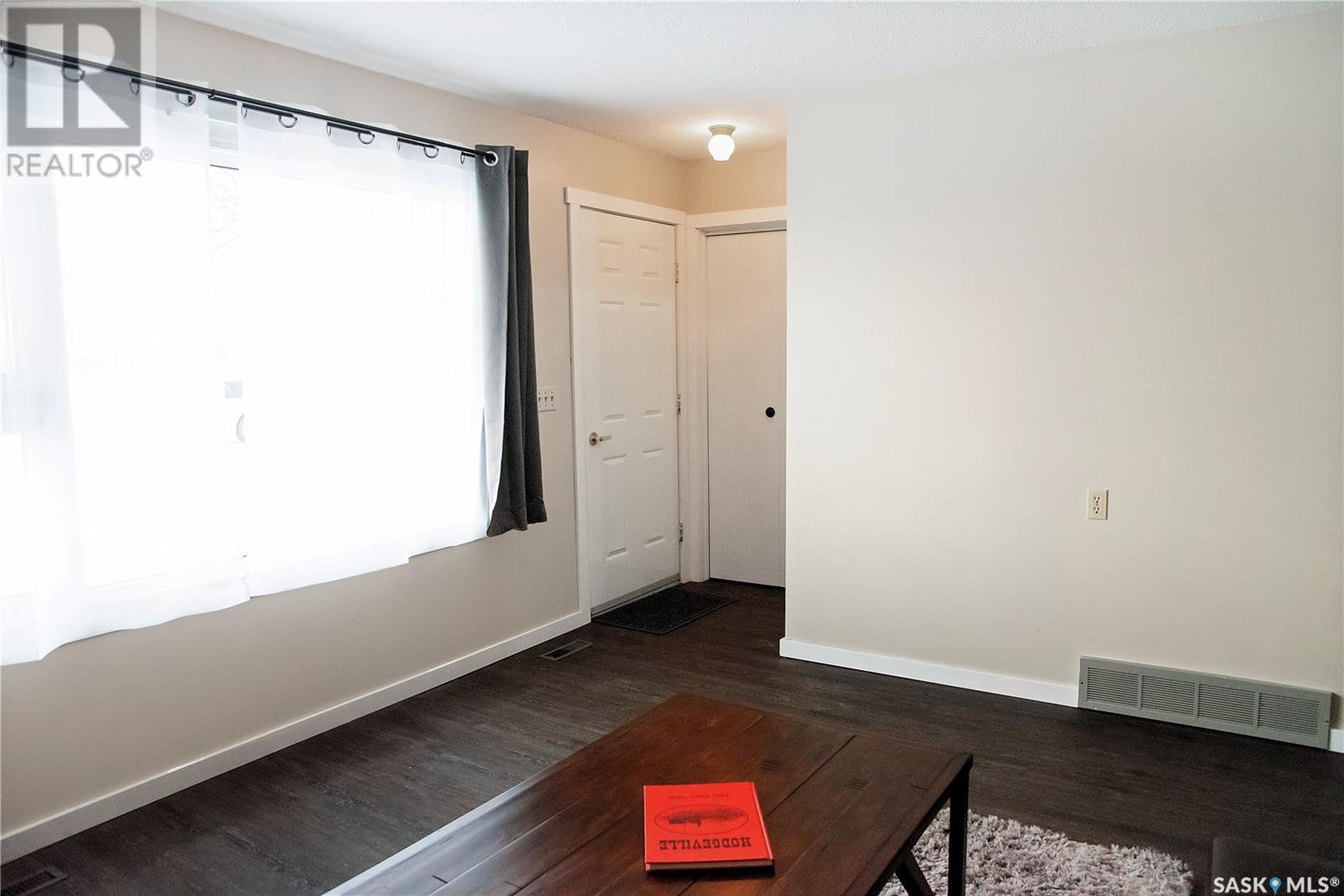 113-115 2nd Avenue Ne, Hodgeville, Saskatchewan  S0H 2B0 - Photo 4 - SK011928