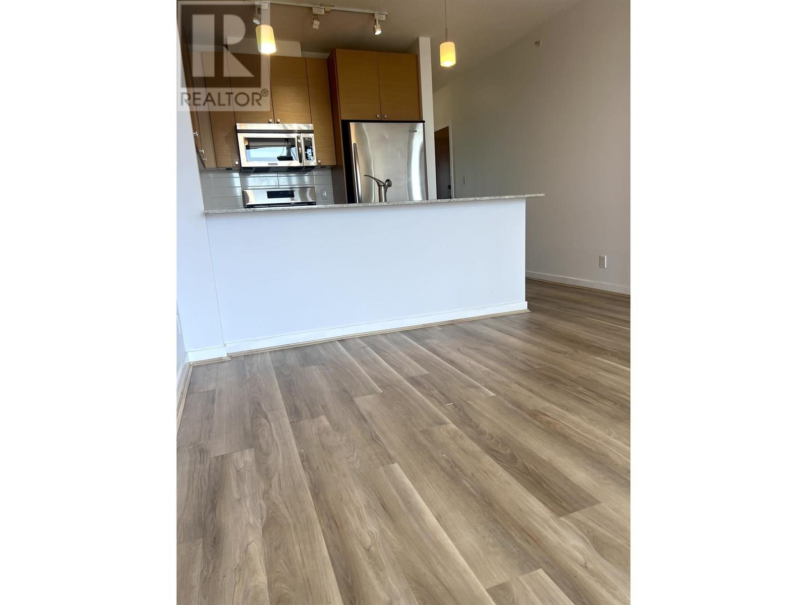 Property at 1409 400 CAPILANO ROAD image 3