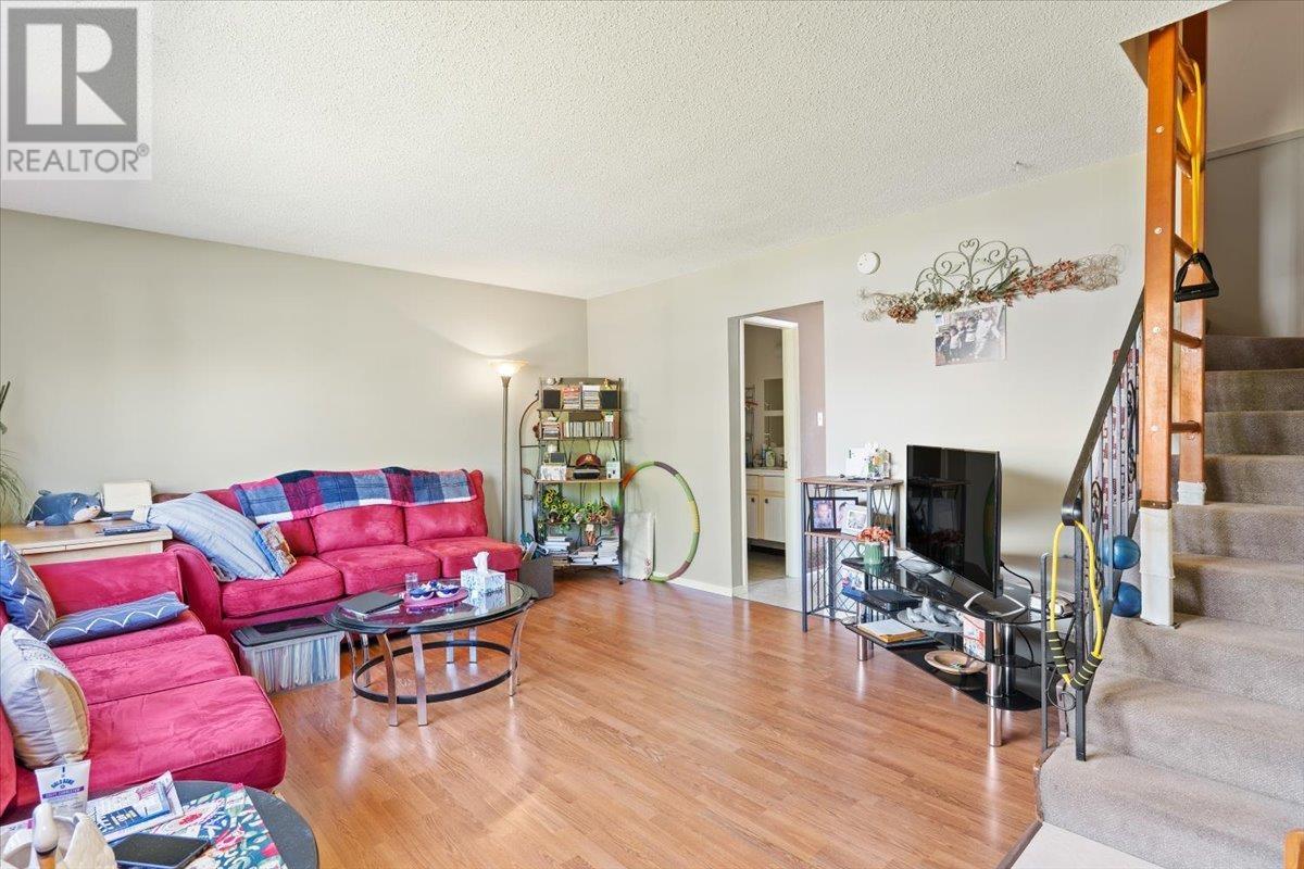 Property at 3263 VINCENT STREET image 4