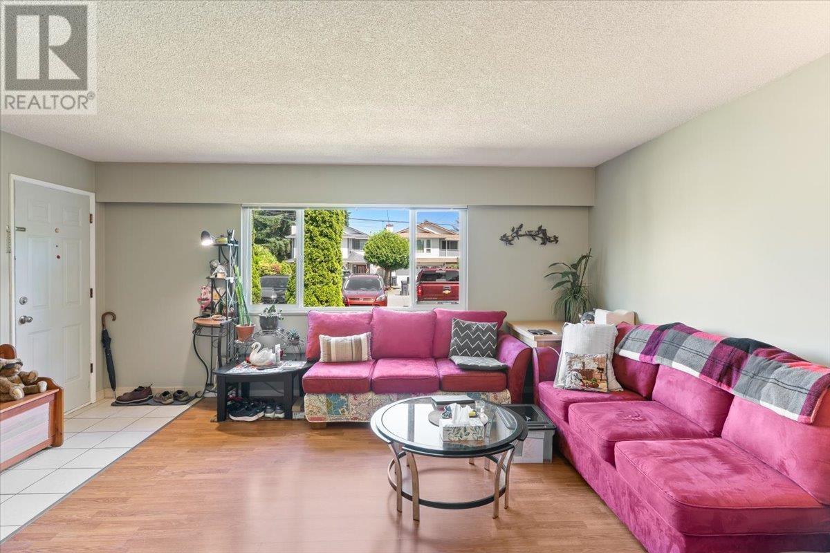 Property at 3263 VINCENT STREET image 5