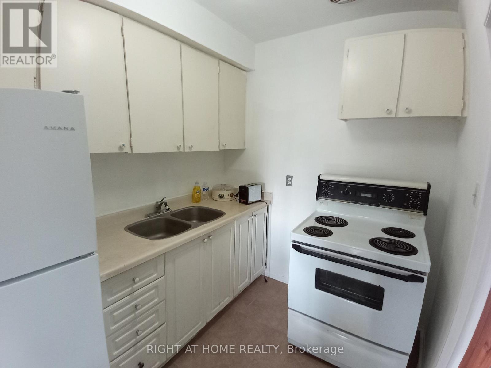 D - 428 Dawes Road, Toronto, Ontario  M4B 2E8 - Photo 5 - E12274704