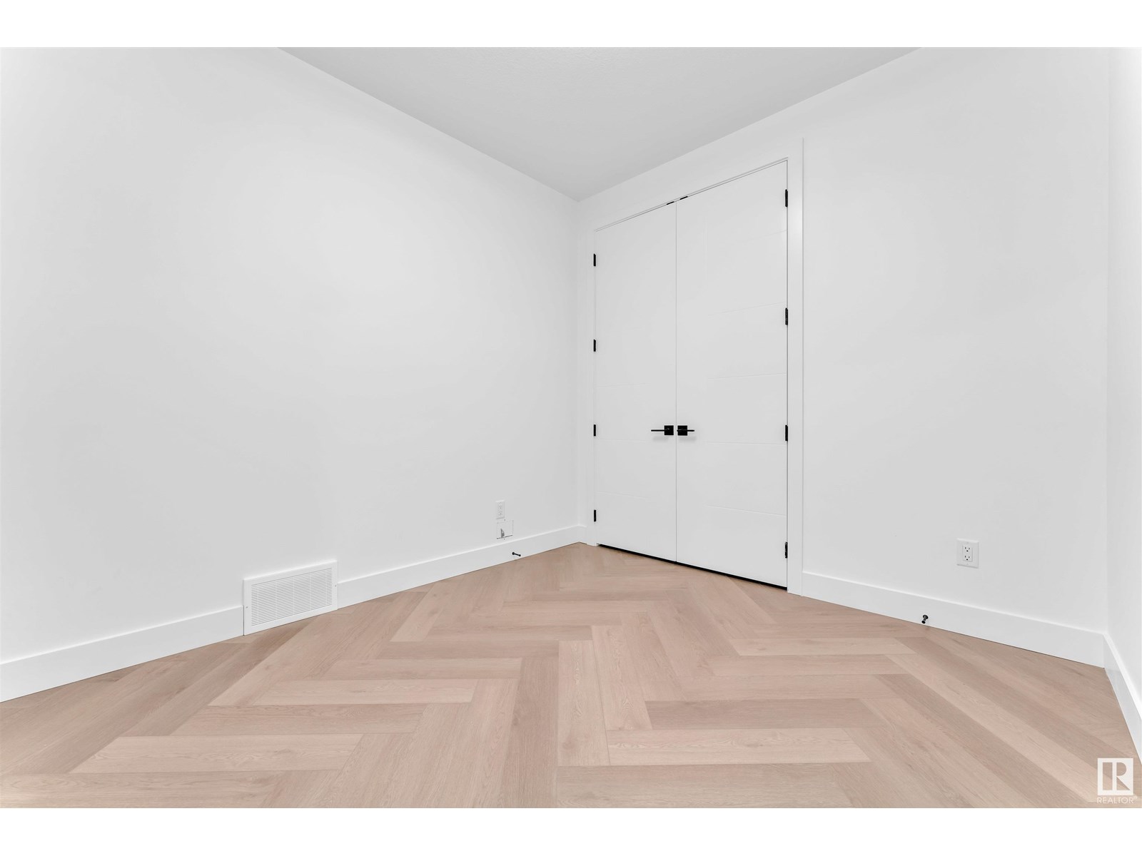 Property at 4306 35 ST image 5