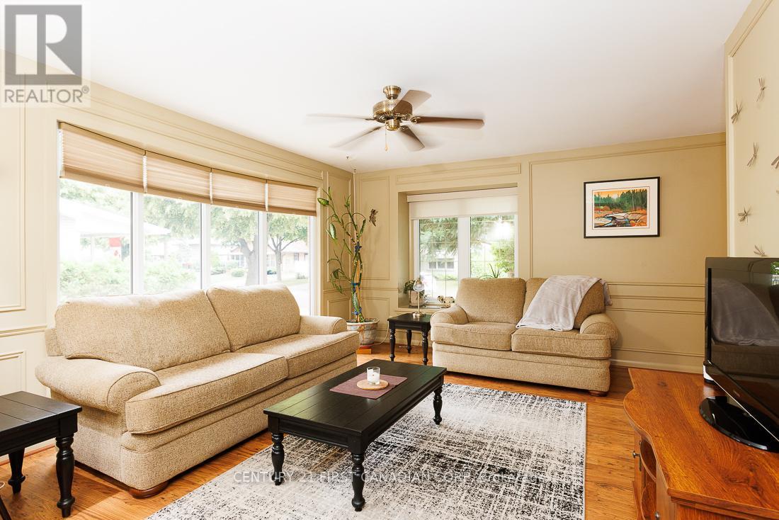 Property at 739 DUNBOYNE CRESCENT image 5