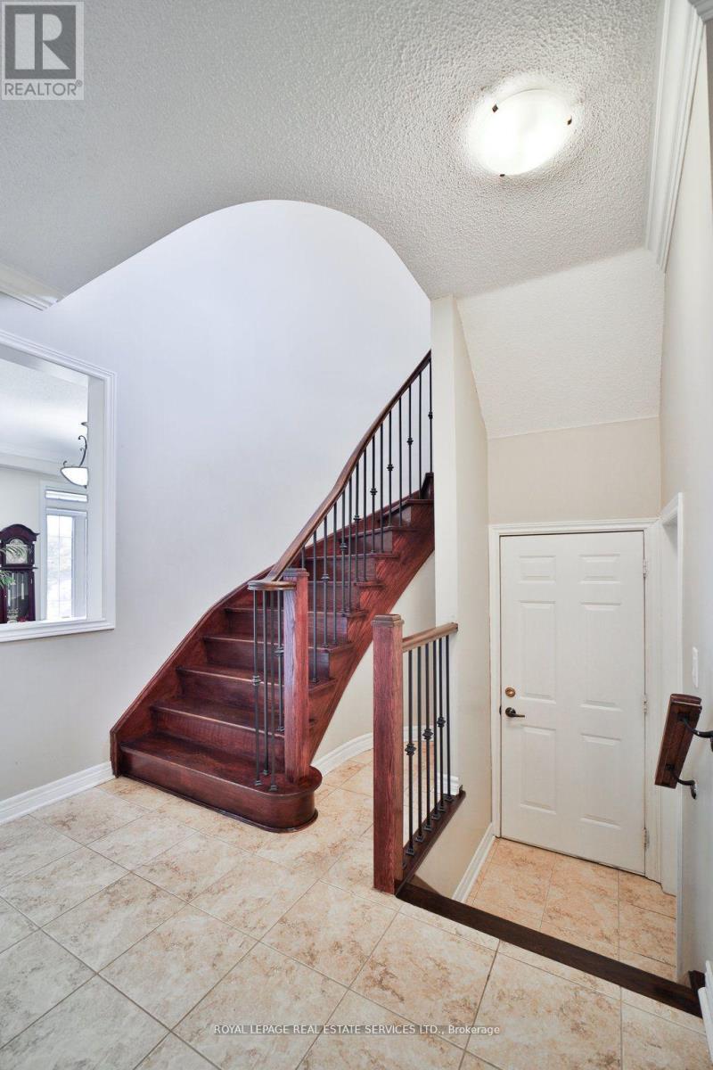 44 Game Creek Crescent, Brampton (Northwest Sandalwood Parkway), Ontario  L7A 0K3 - Photo 7 - W12274708