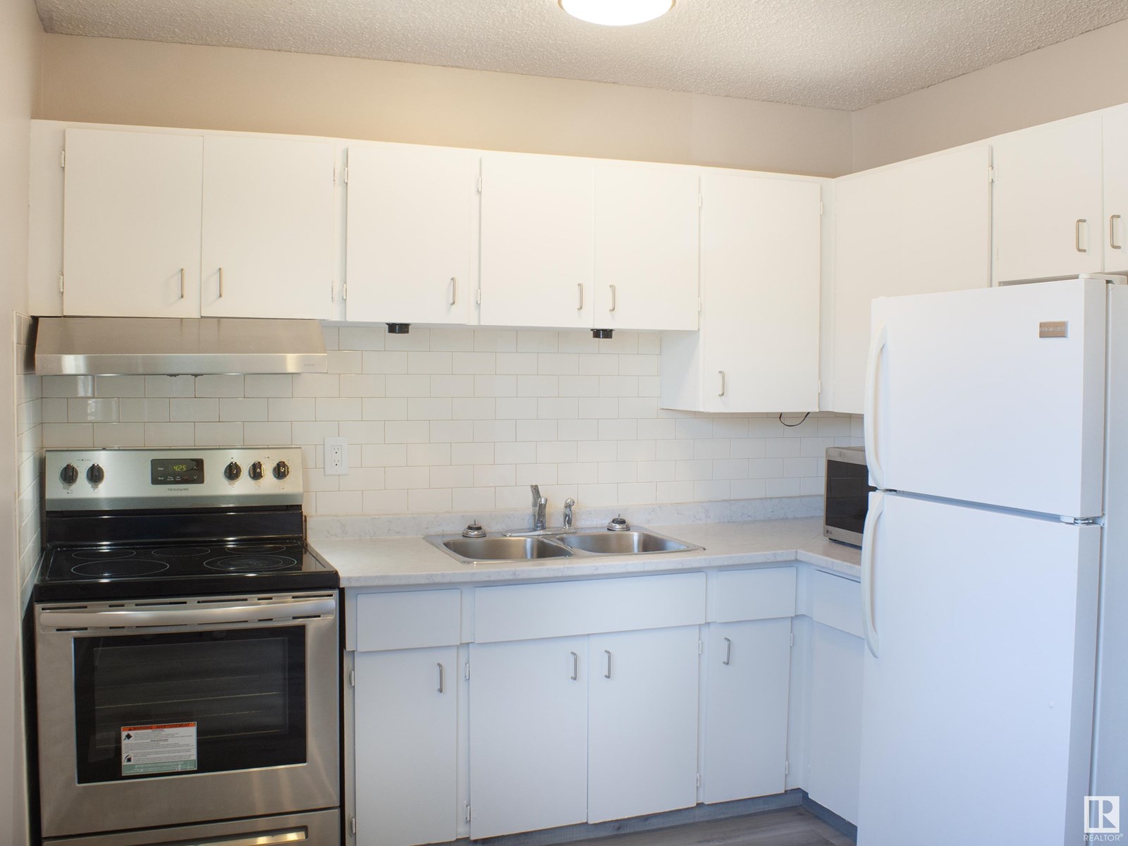 1937 73 St Nw, Edmonton, Alberta  T6K 2B6 - Photo 7 - E4446830