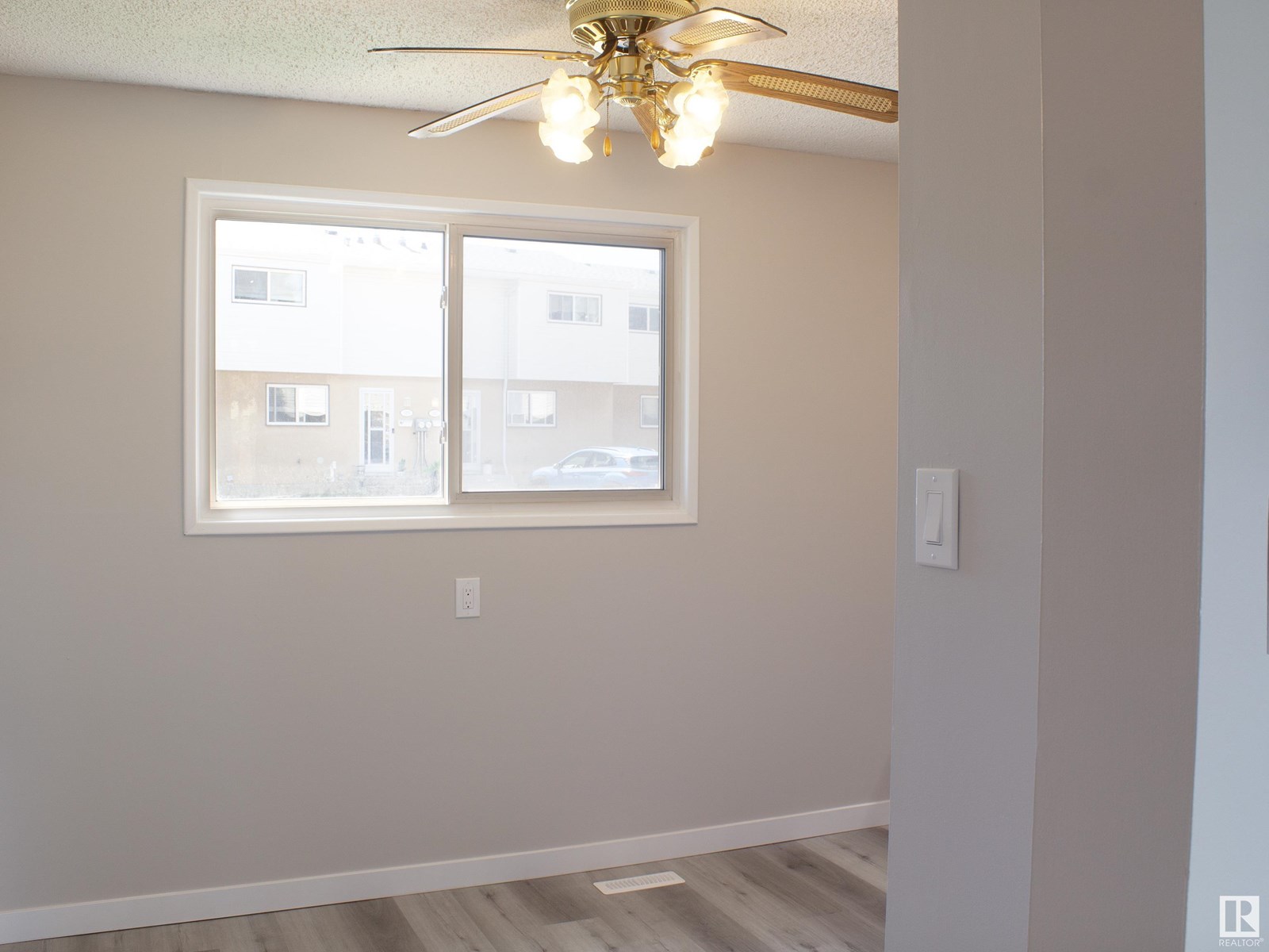 1937 73 St Nw, Edmonton, Alberta  T6K 2B6 - Photo 10 - E4446830