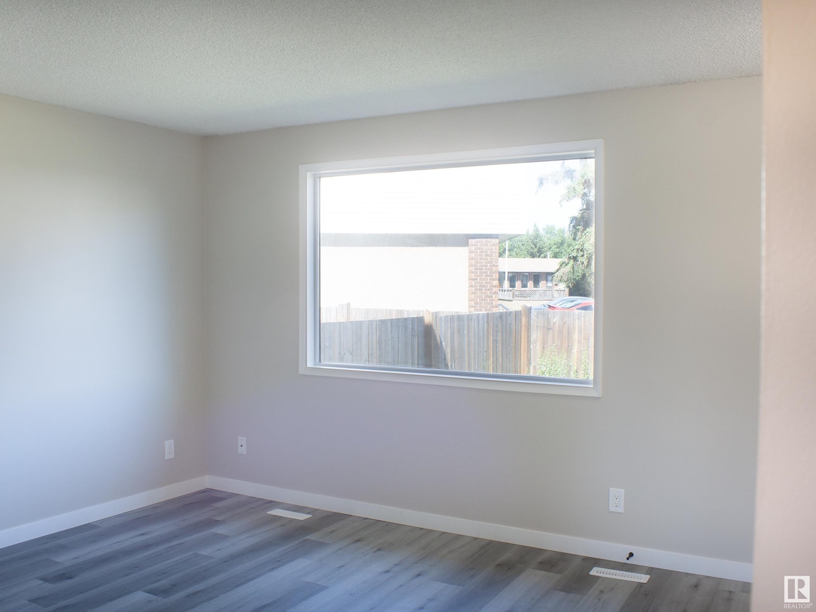 1937 73 St Nw, Edmonton, Alberta  T6K 2B6 - Photo 11 - E4446830