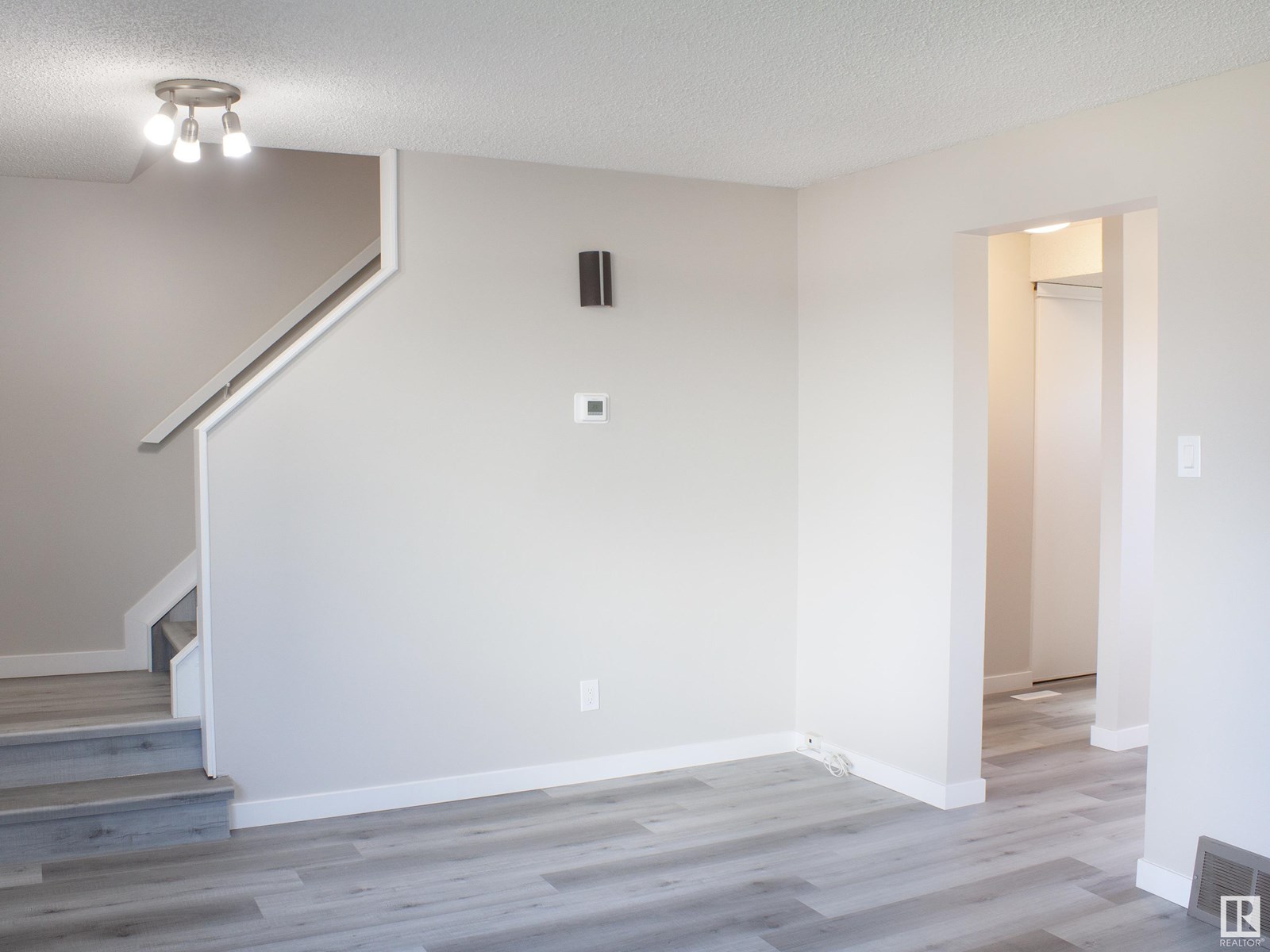 1937 73 St Nw, Edmonton, Alberta  T6K 2B6 - Photo 14 - E4446830