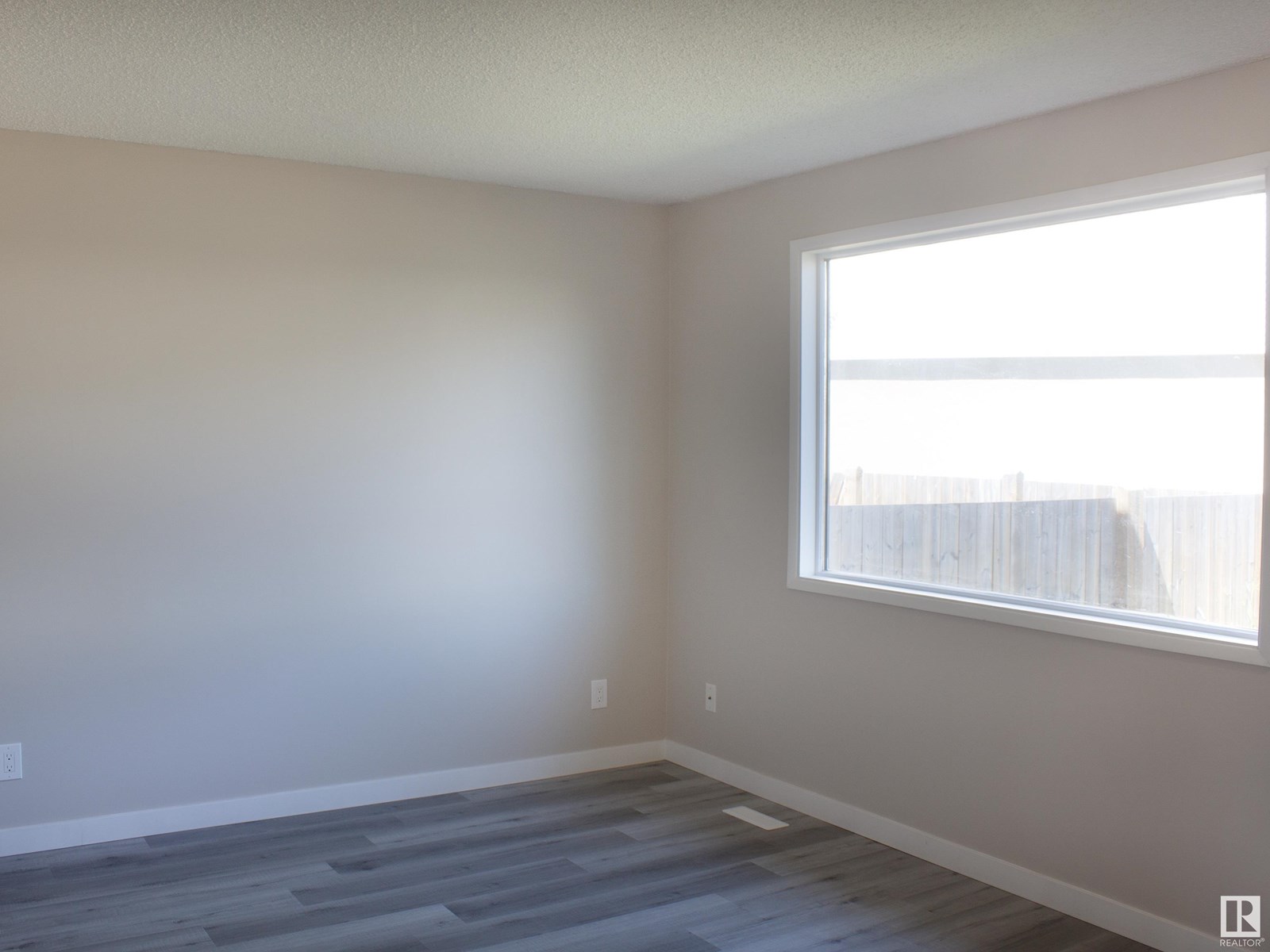 1937 73 St Nw, Edmonton, Alberta  T6K 2B6 - Photo 12 - E4446830