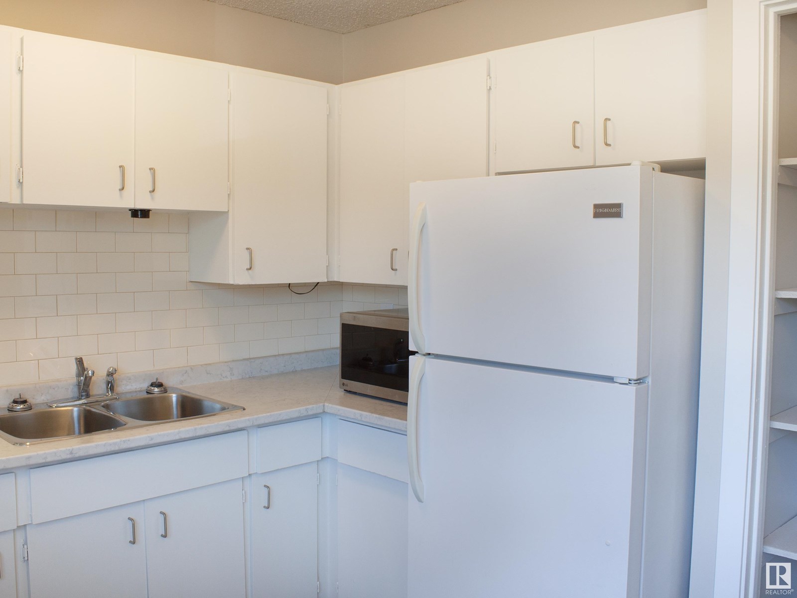 1937 73 St Nw, Edmonton, Alberta  T6K 2B6 - Photo 8 - E4446830