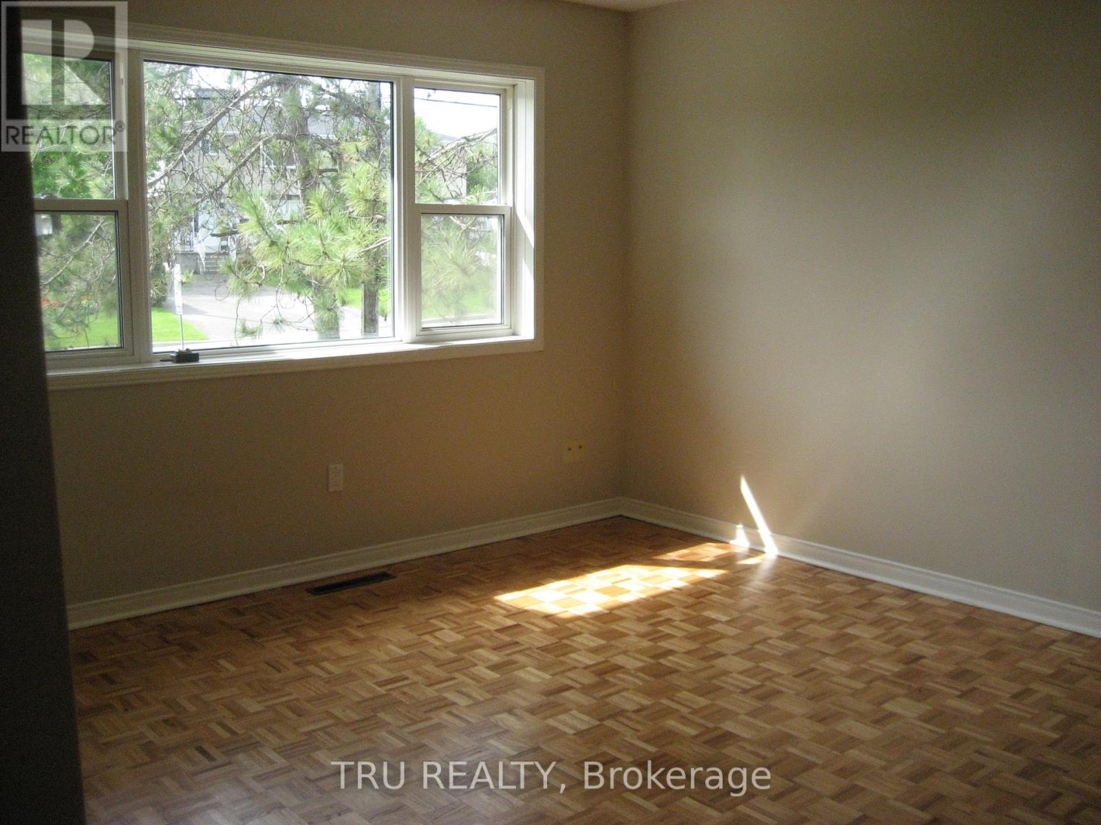 1567 Goth Avenue, Ottawa, Ontario  K1T 1E3 - Photo 2 - X12274781
