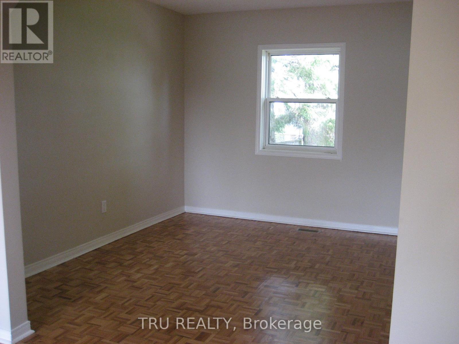 1567 Goth Avenue, Ottawa, Ontario  K1T 1E3 - Photo 3 - X12274781