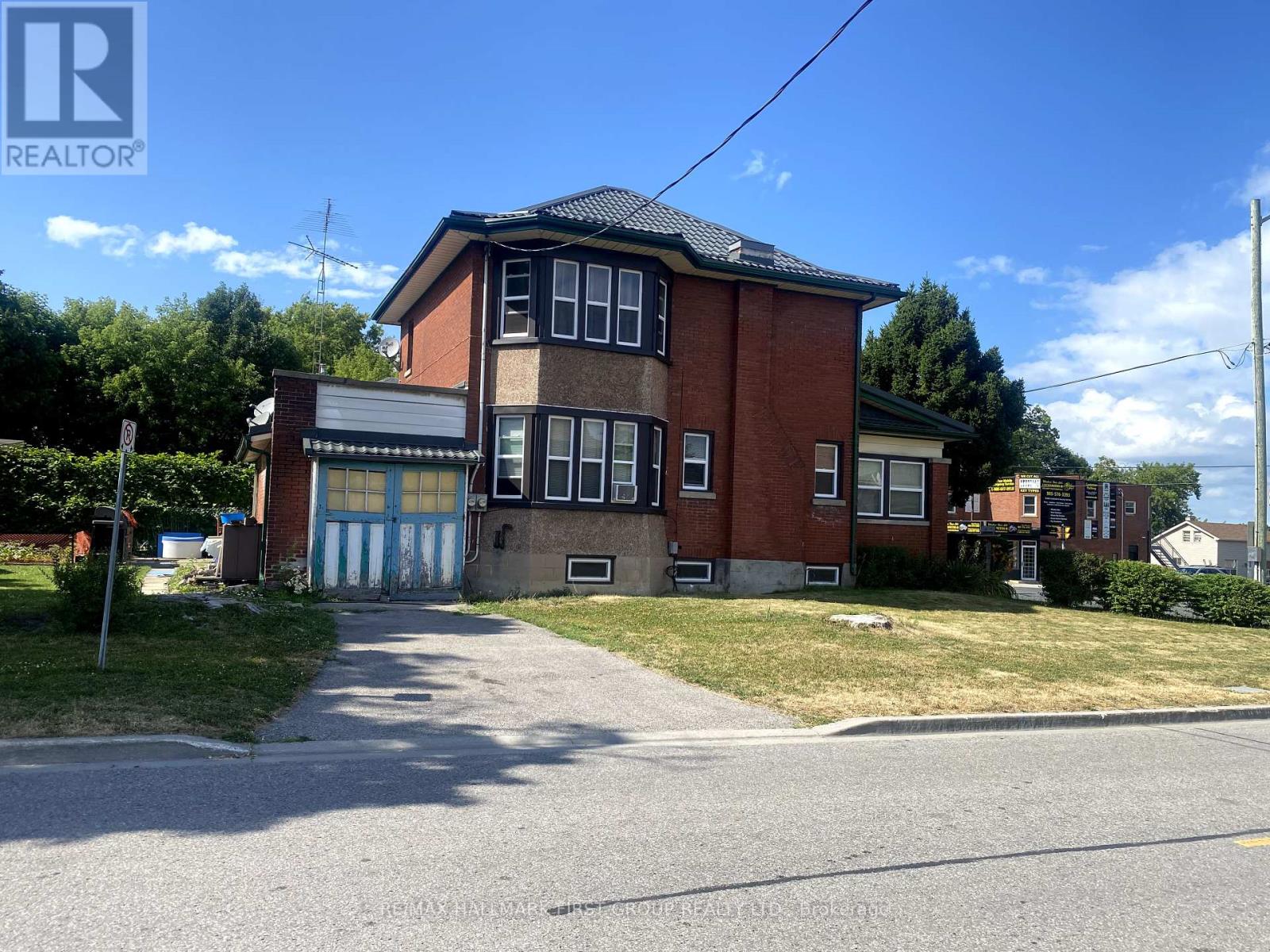 346 Simcoe Street S, Oshawa, Ontario  L1H 4J1 - Photo 2 - E12274289