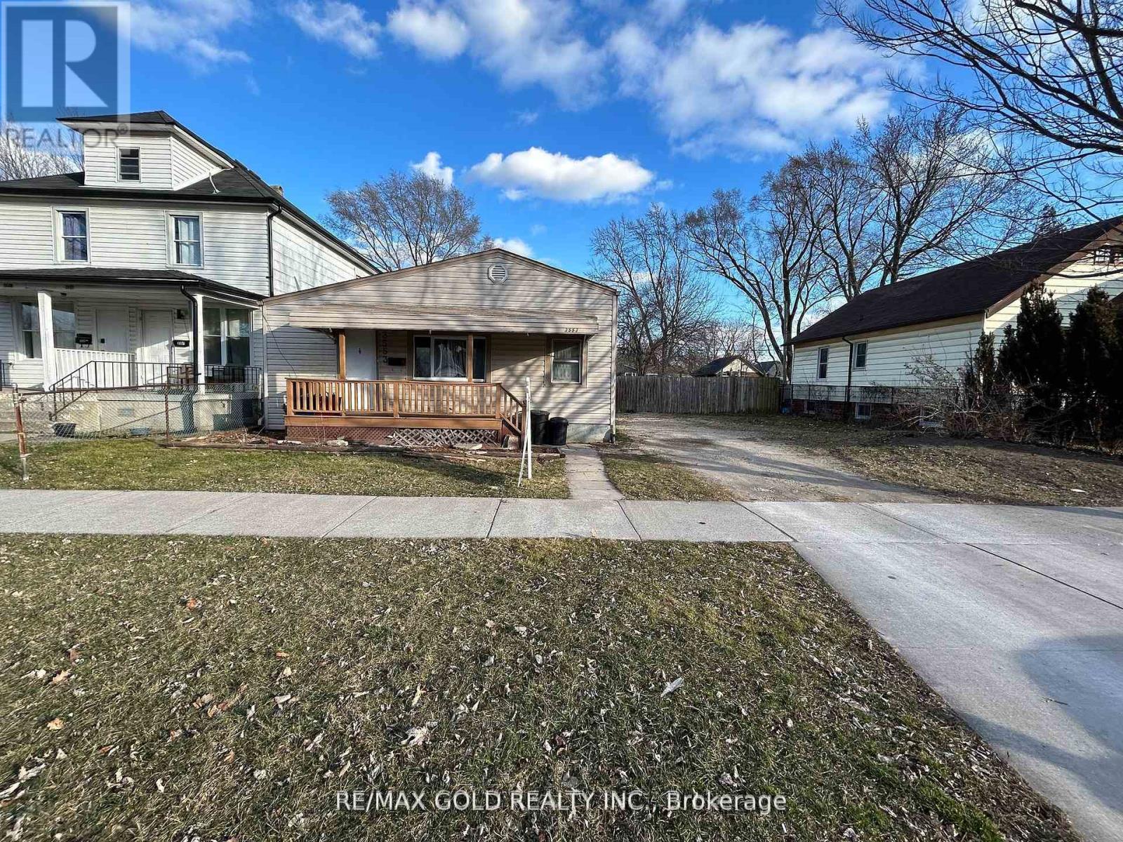Property at 3553 KING STREET image 5