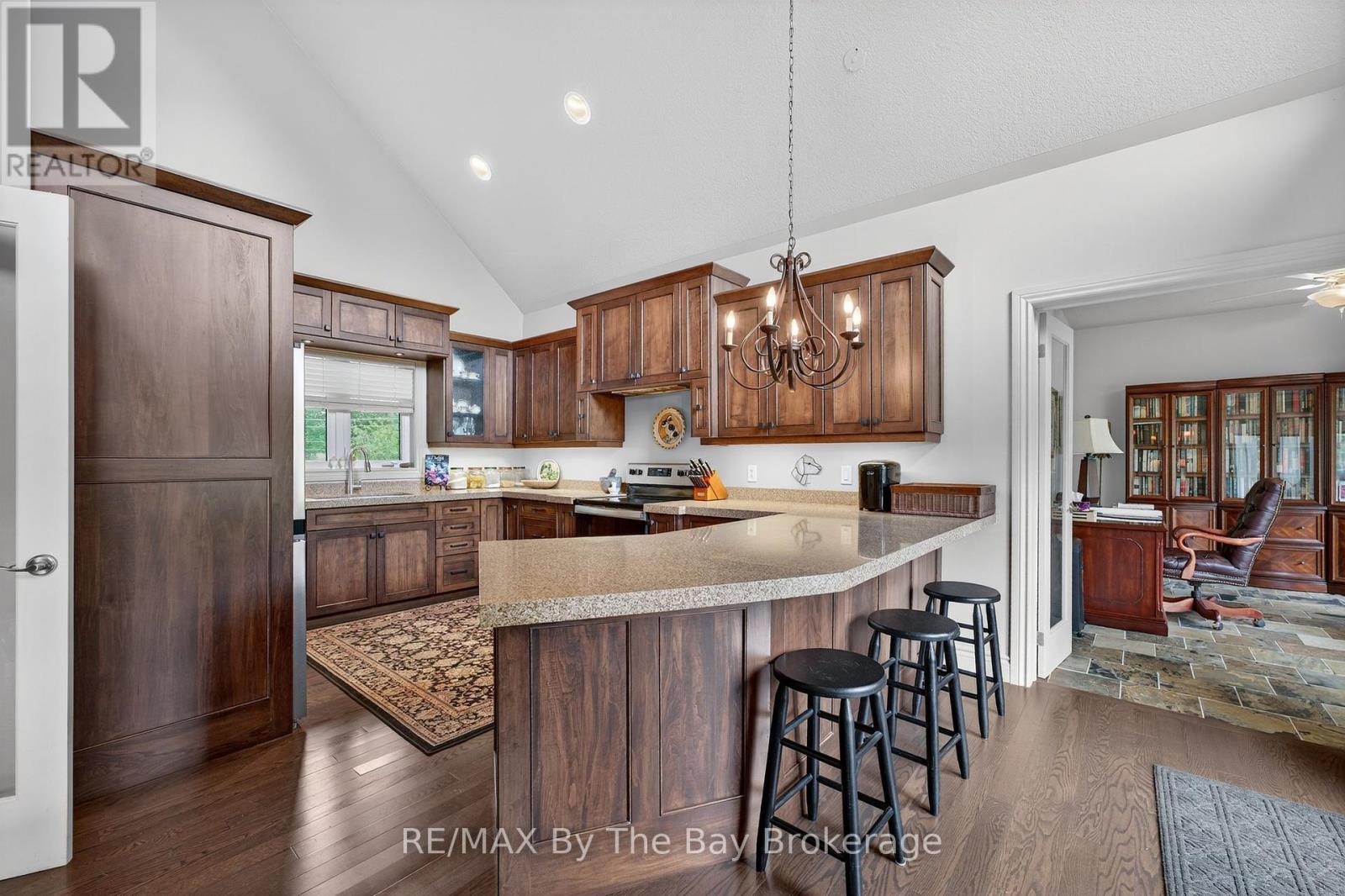 19 Oak Lea Boulevard, Wasaga Beach, Ontario  L9Z 2V1 - Photo 10 - S12274787
