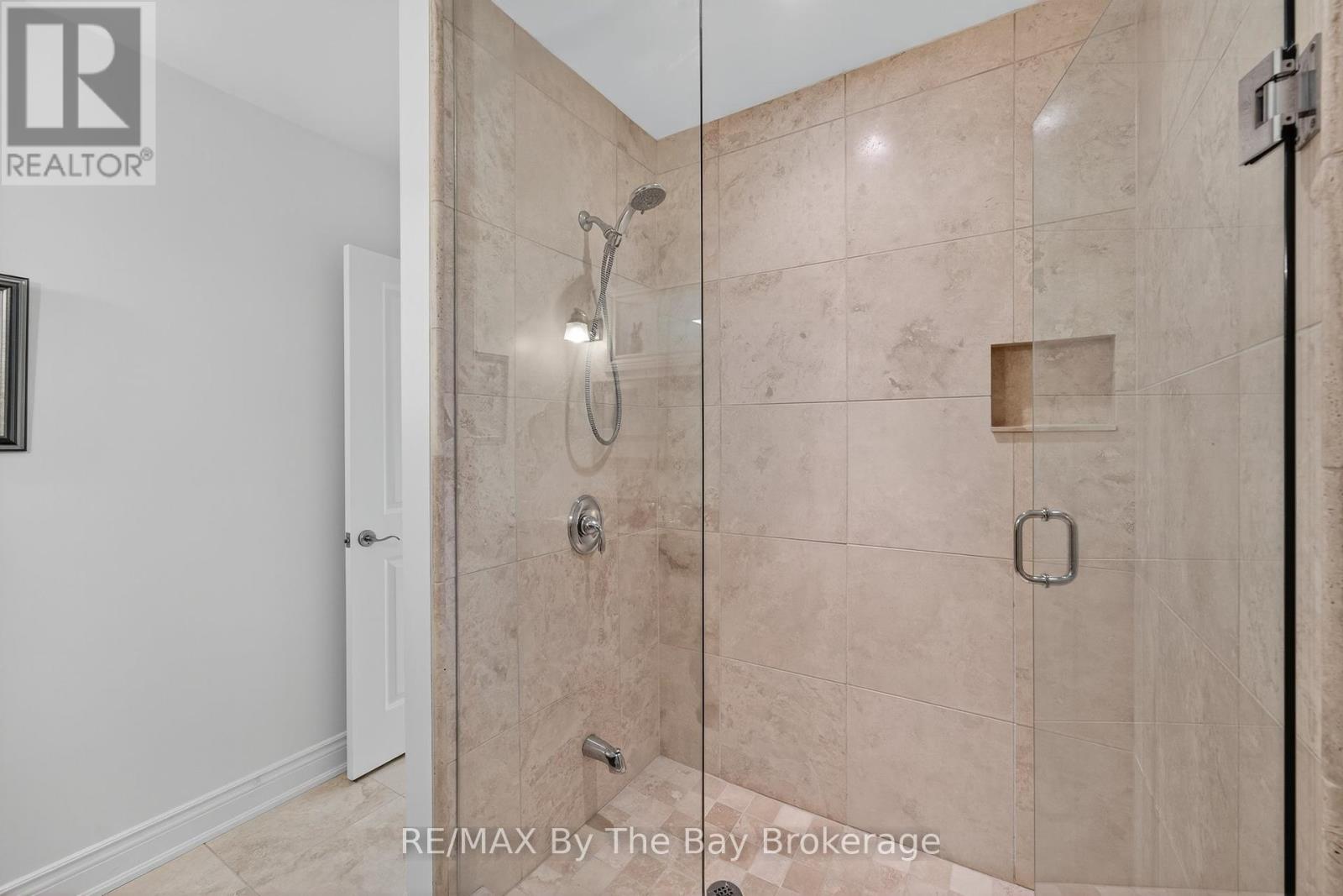 19 Oak Lea Boulevard, Wasaga Beach, Ontario  L9Z 2V1 - Photo 34 - S12274787