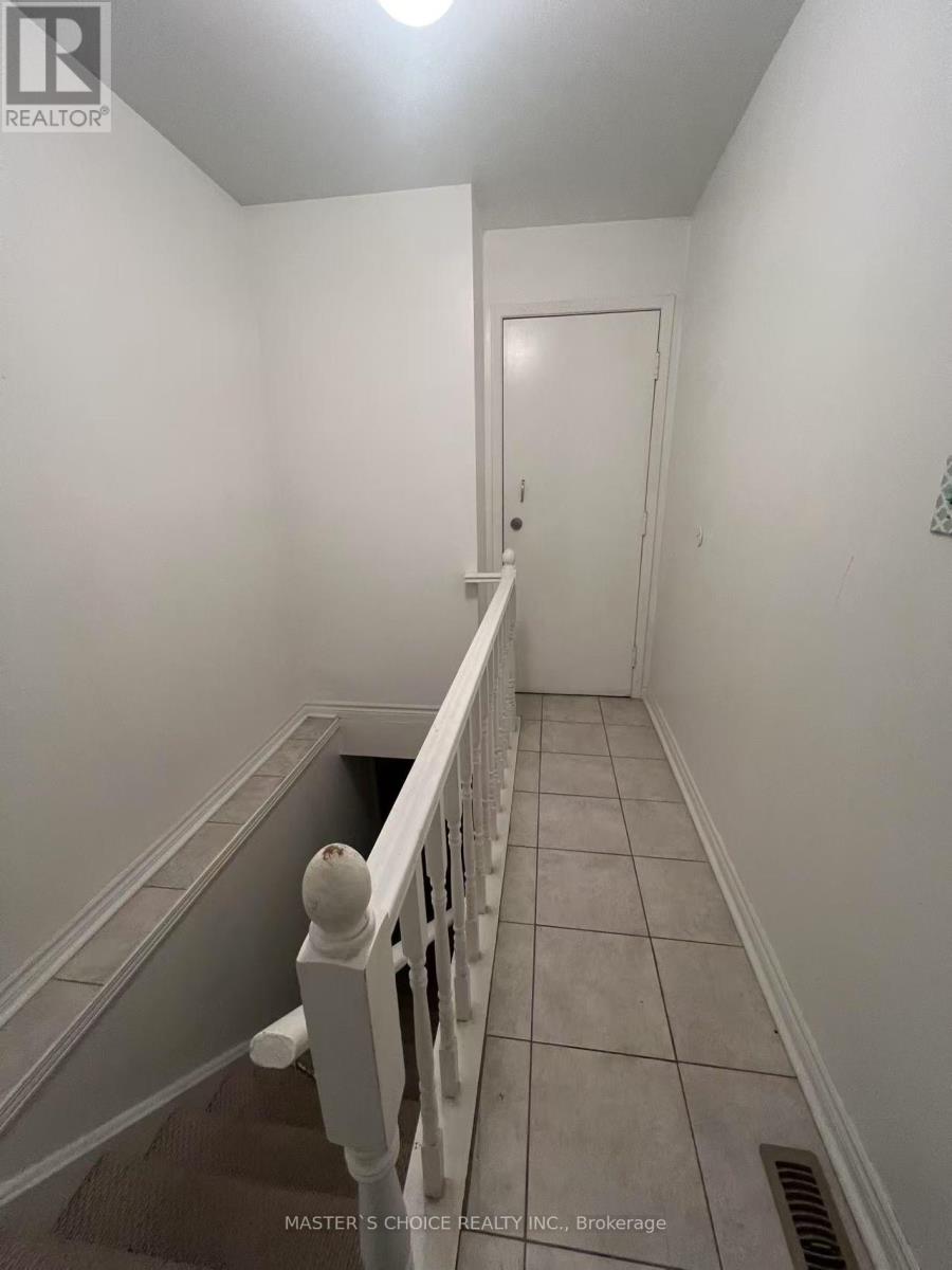 Bsmt - 16 Farmington Crescent W, Toronto, Ontario  M1S 1G1 - Photo 3 - E12274790