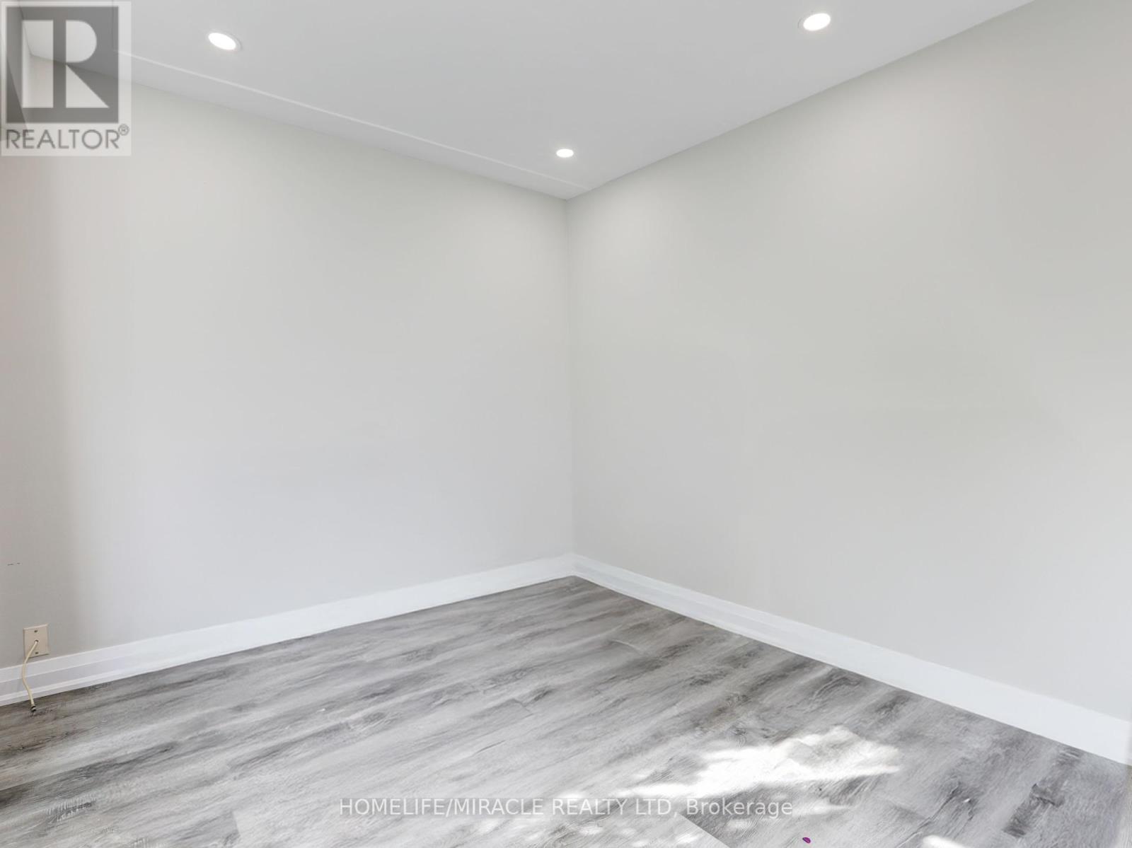 7 Cardill Crescent, Waterloo, Ontario  N2L 3Y7 - Photo 12 - X12274796