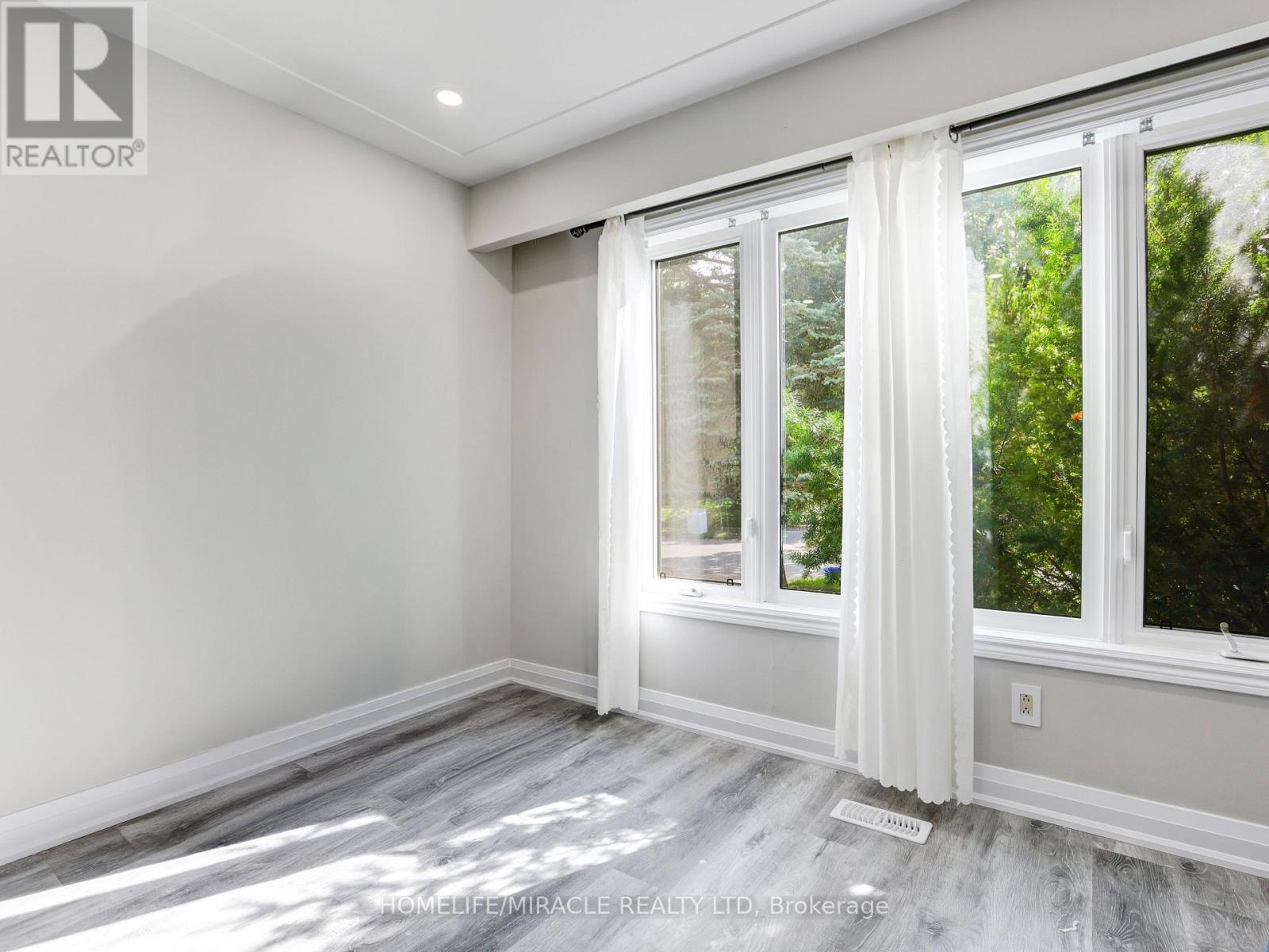 7 Cardill Crescent, Waterloo, Ontario  N2L 3Y7 - Photo 14 - X12274796
