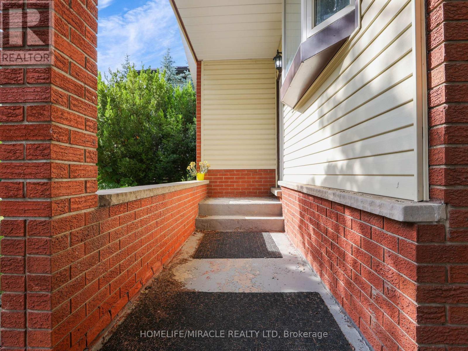 Property at 7 CARDILL CRESCENT image 2