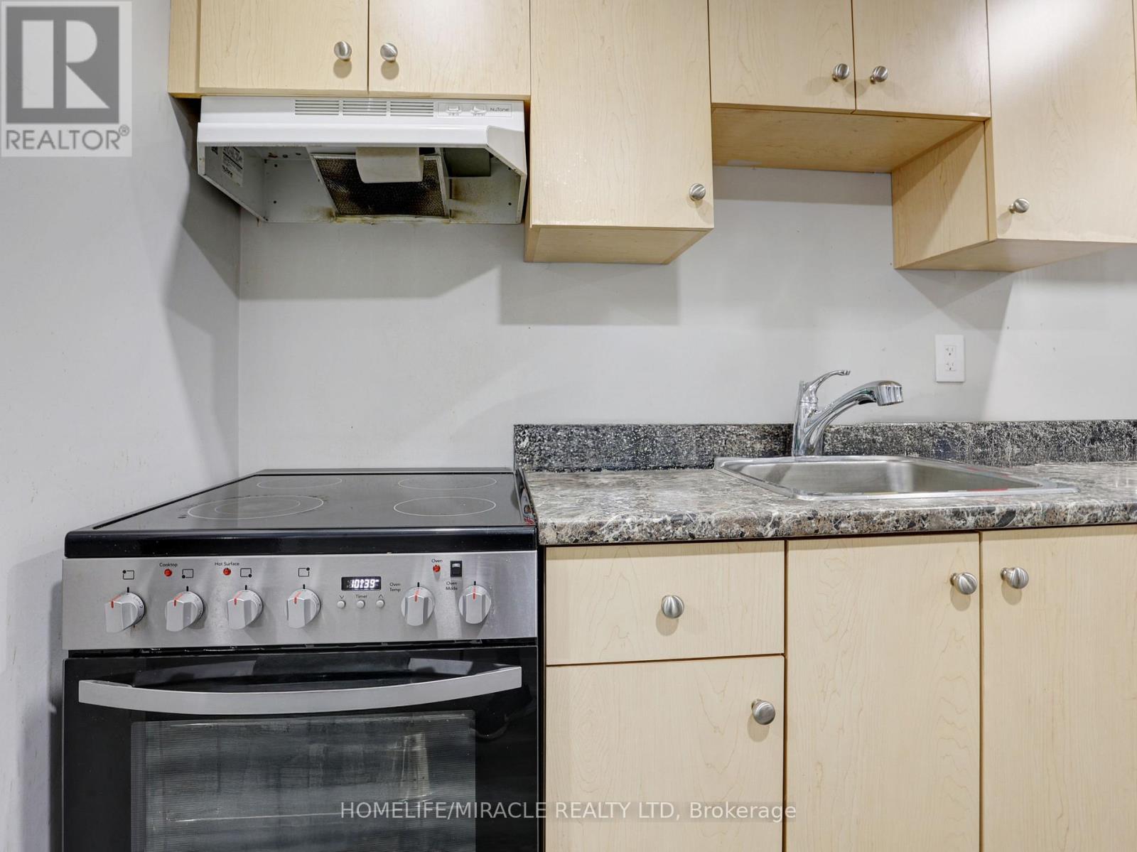7 Cardill Crescent, Waterloo, Ontario  N2L 3Y7 - Photo 26 - X12274796
