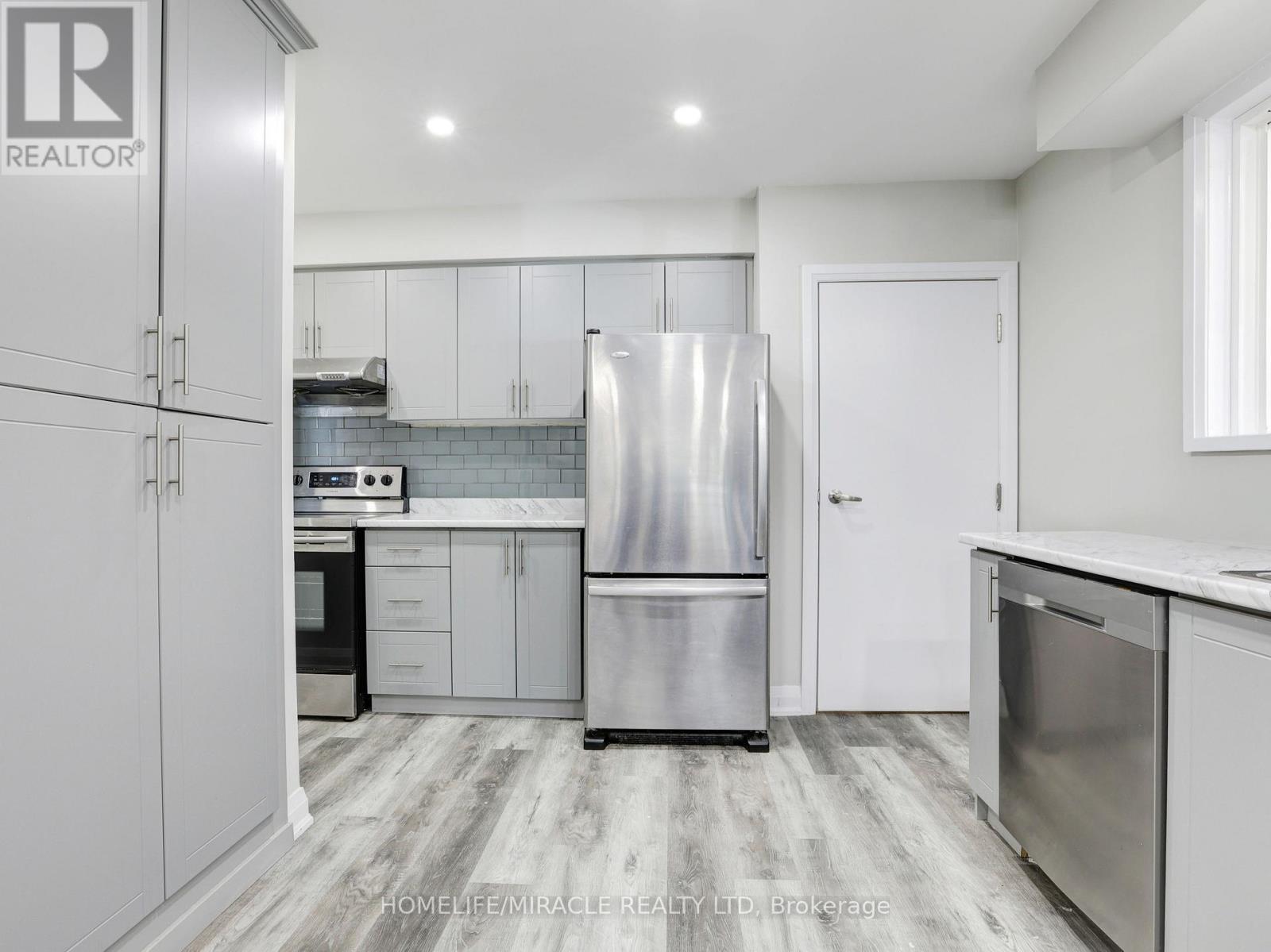 7 Cardill Crescent, Waterloo, Ontario  N2L 3Y7 - Photo 6 - X12274796