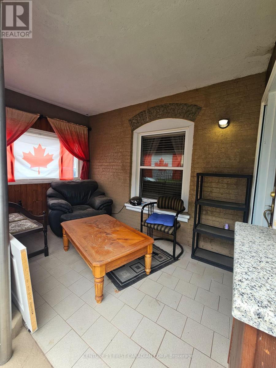 84 Port Street, Brantford, Ontario  N3S 1Y7 - Photo 5 - X12256978