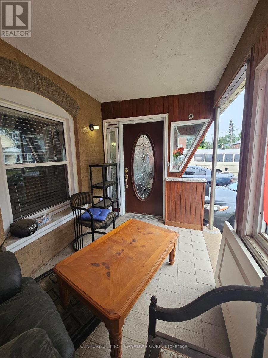 84 Port Street, Brantford, Ontario  N3S 1Y7 - Photo 6 - X12256978