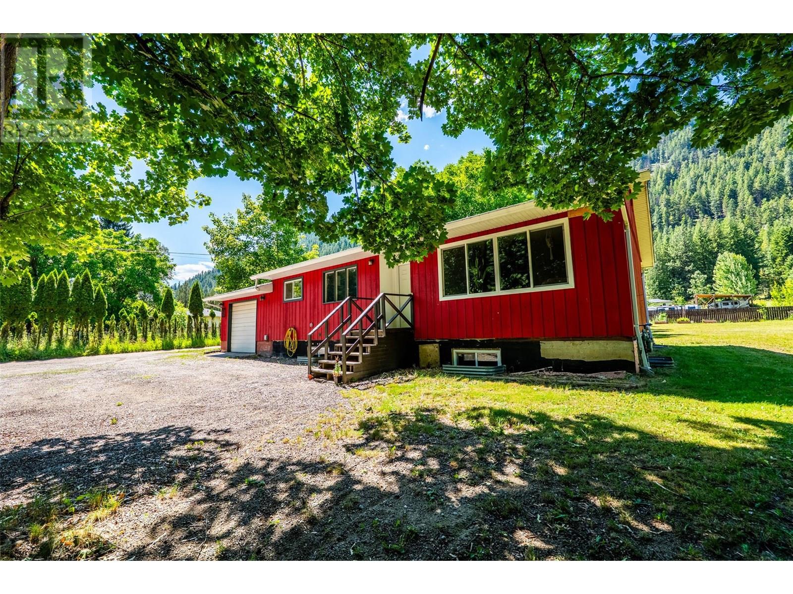 1801 3A Highway, castlegar, British Columbia