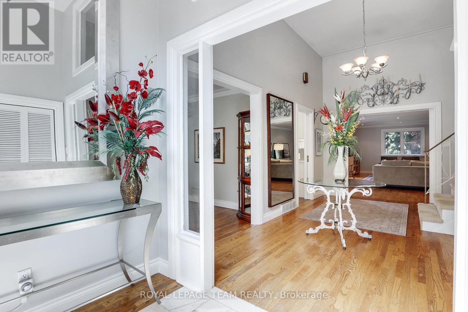 1939 Wembley Avenue, Ottawa, Ontario  K2A 1A8 - Photo 8 - X12274873
