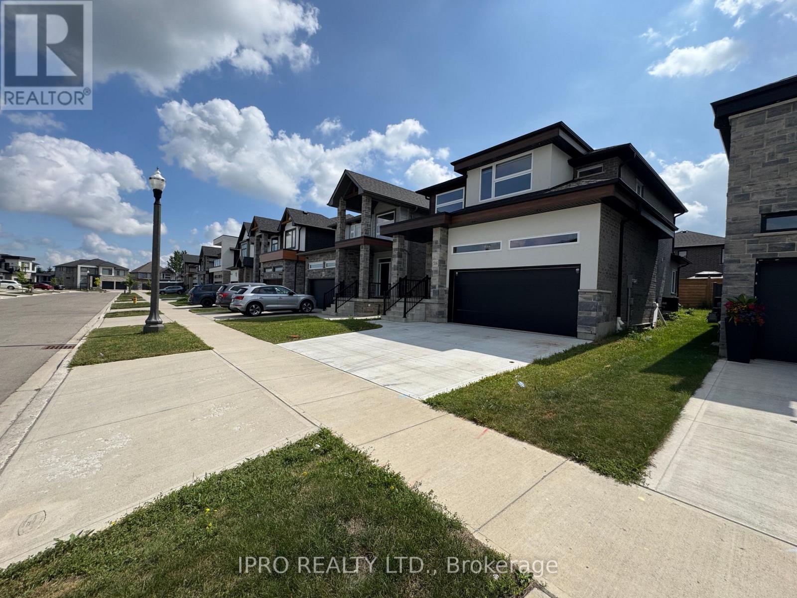 Property at 516 DOONWOODS CRESCENT W image 2
