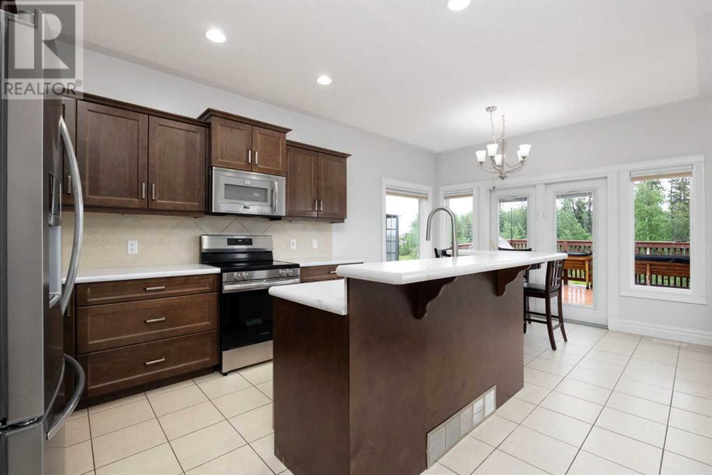 Property at 118 Mayflower Bay image 4