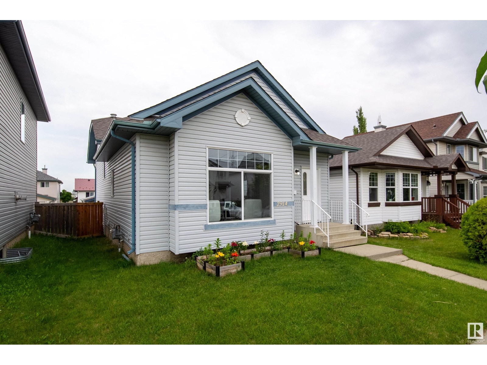 Property at 2914 31 ST NW image 2
