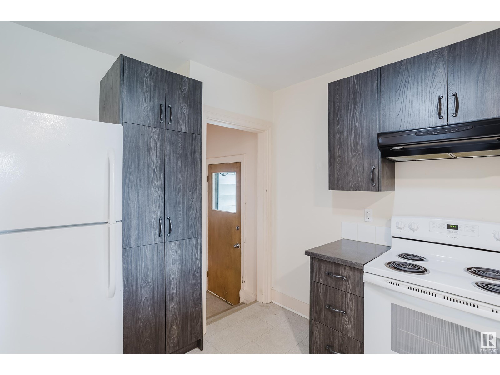 Property at 11503 67 ST NW image 2