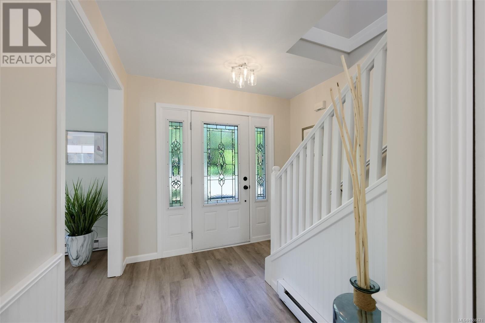 Property at 9661 Seventh St image 3