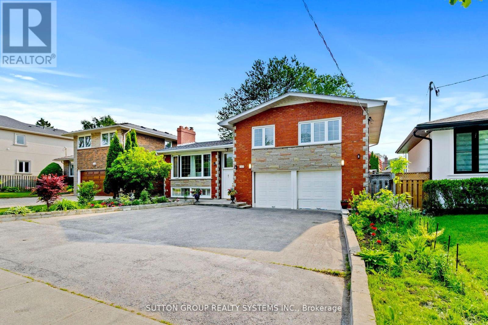 Property at 732 ROYAL YORK ROAD image 1