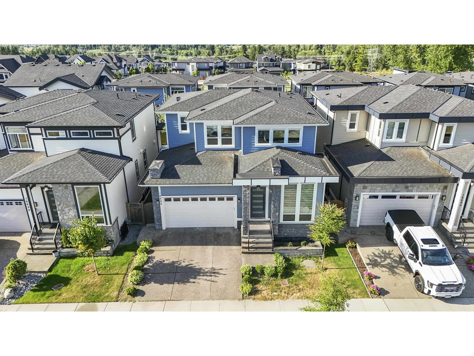 Property at 16692 18 AVENUE image 2