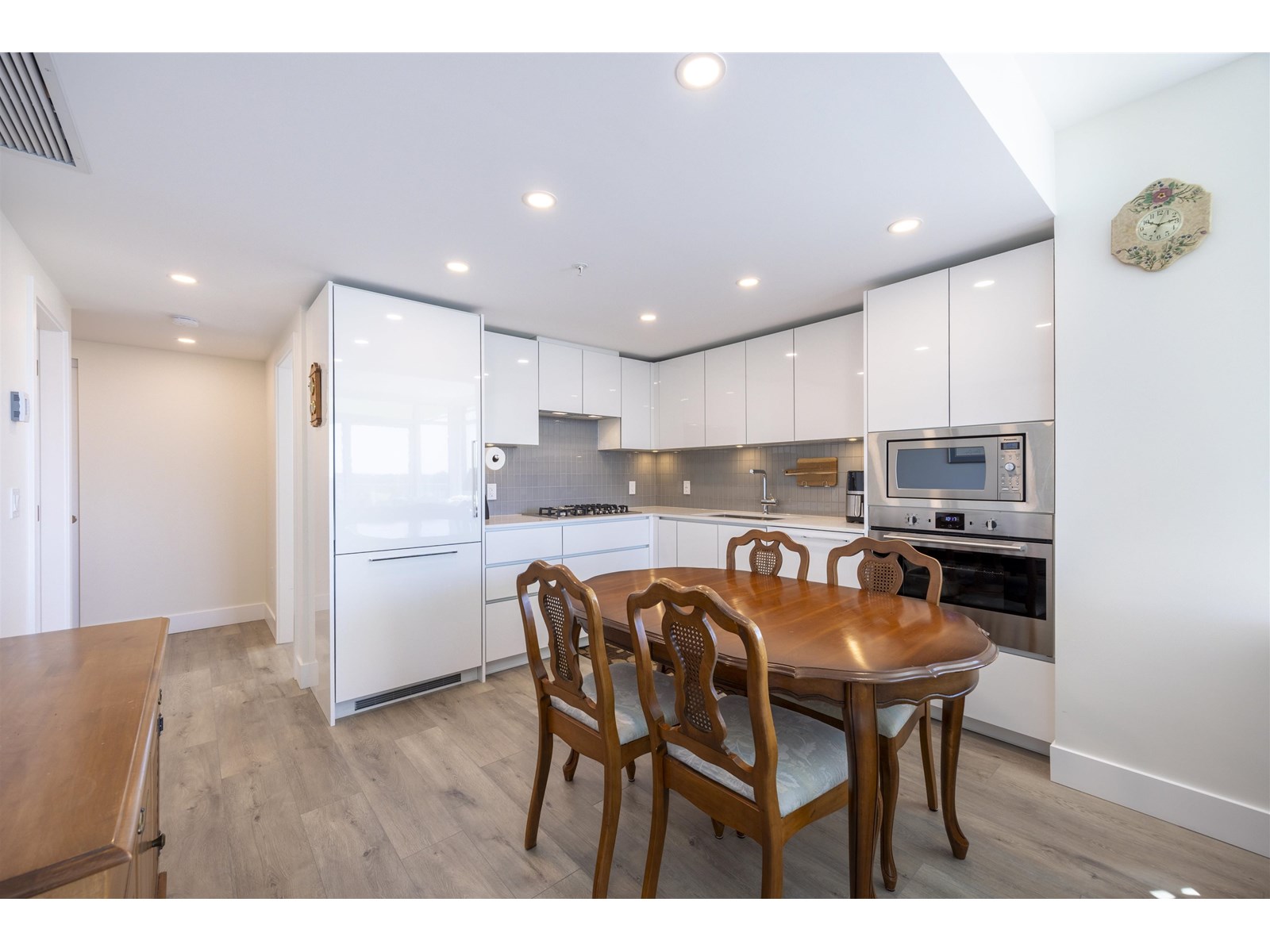 1602 10428 Whalley Boulevard, Surrey, British Columbia  V3T 1W6 - Photo 13 - R3025419