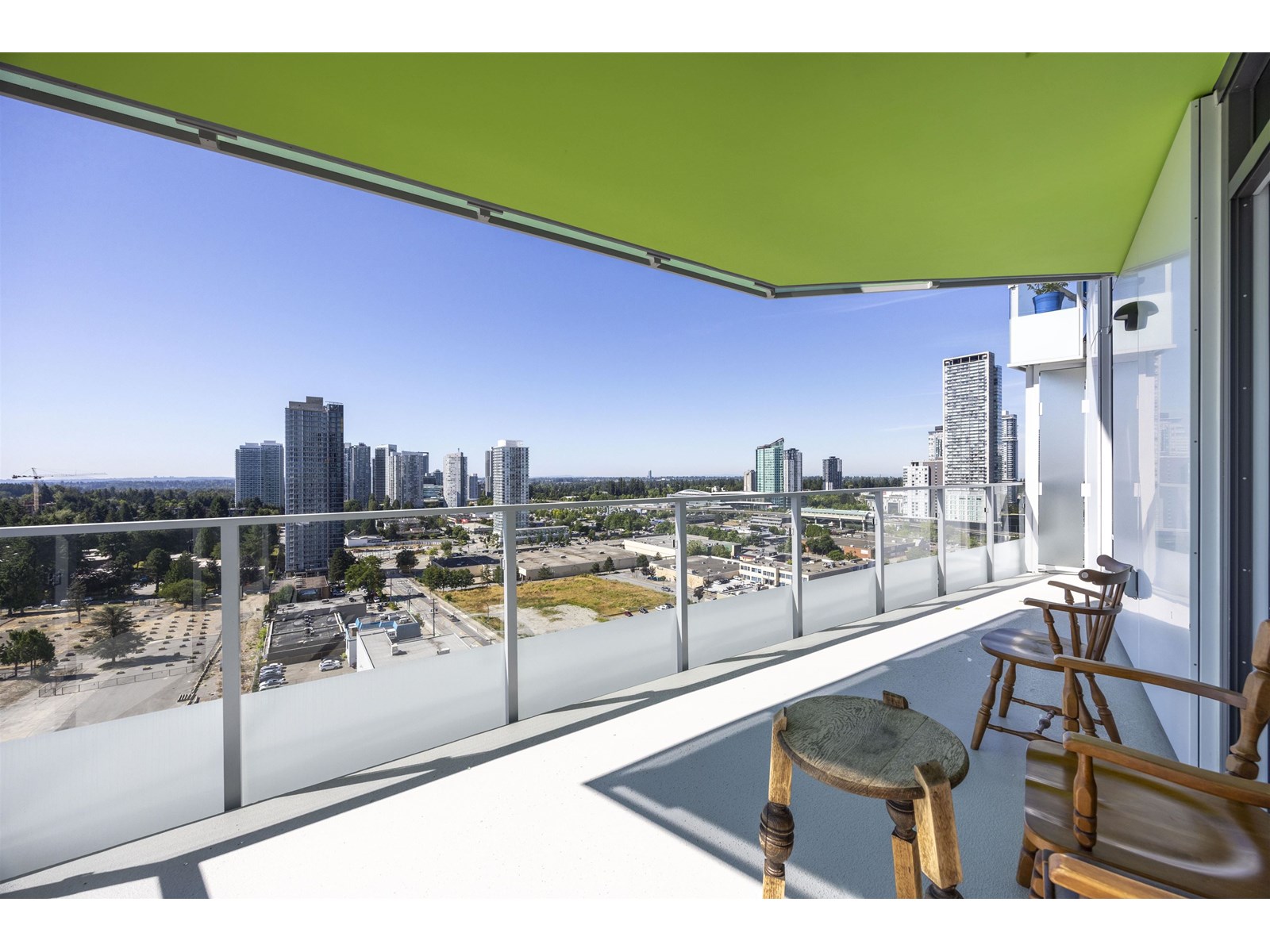 1602 10428 WHALLEY BOULEVARD, surrey, British Columbia