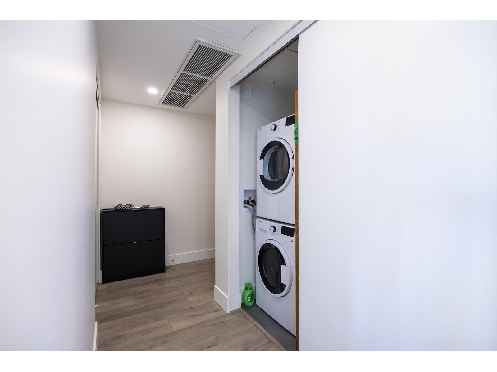 1602 10428 Whalley Boulevard, Surrey, British Columbia  V3T 1W6 - Photo 5 - R3025419