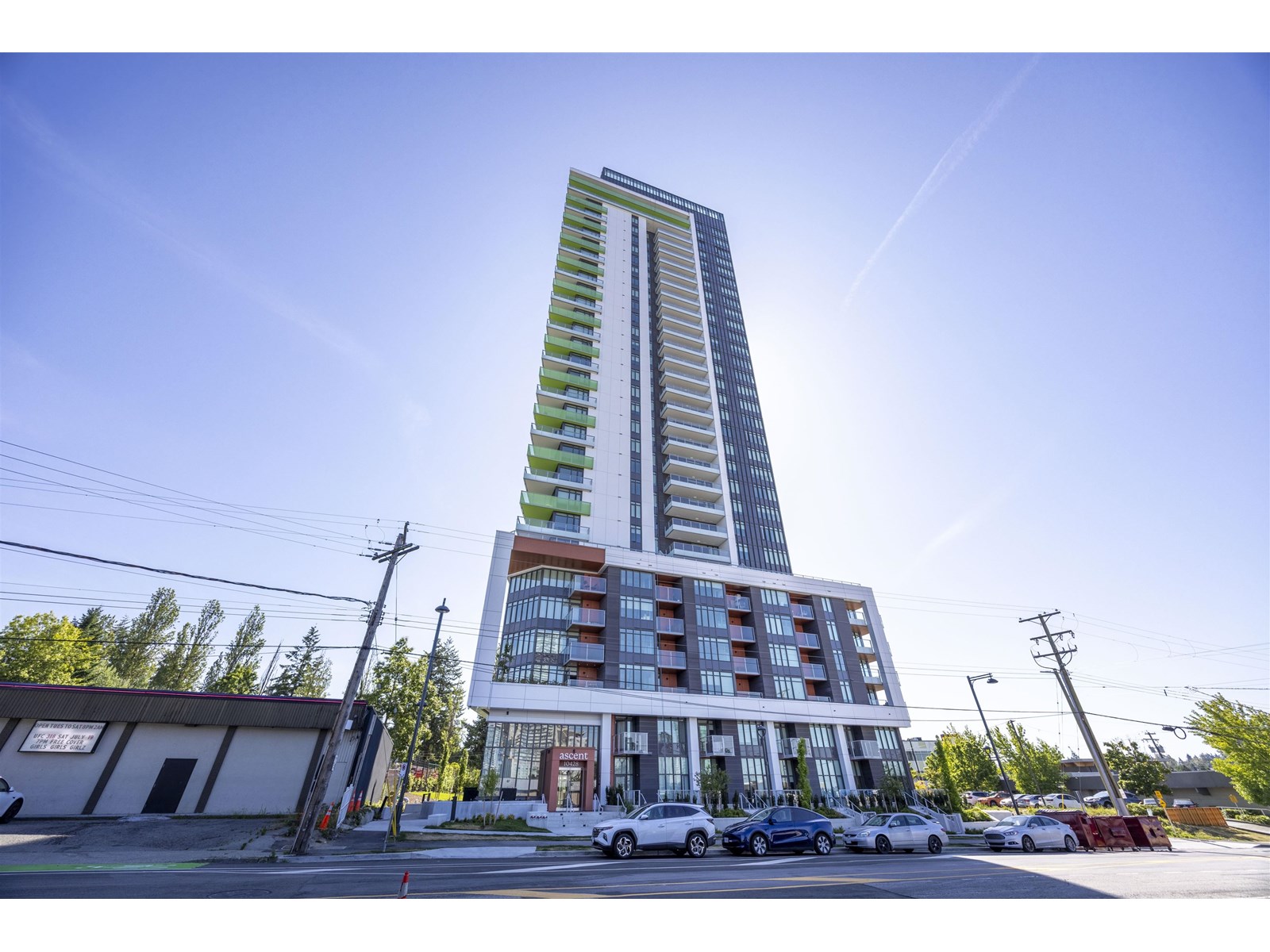 1602 10428 Whalley Boulevard, Surrey, British Columbia  V3T 1W6 - Photo 2 - R3025419