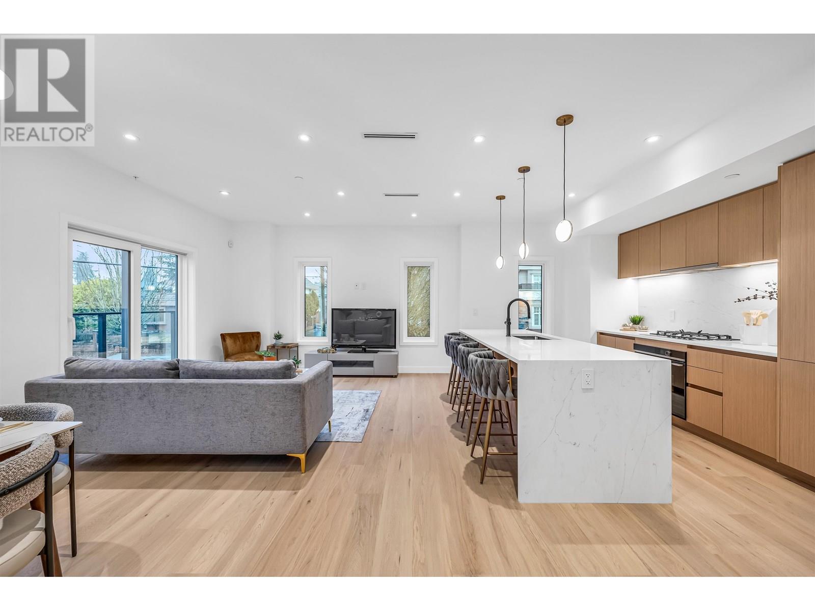 Listing Picture 6 of 37 : 1012 W 52ND AVENUE, Vancouver / 溫哥華 - 魯藝地產 Yvonne Lu Group - MLS Medallion Club Member