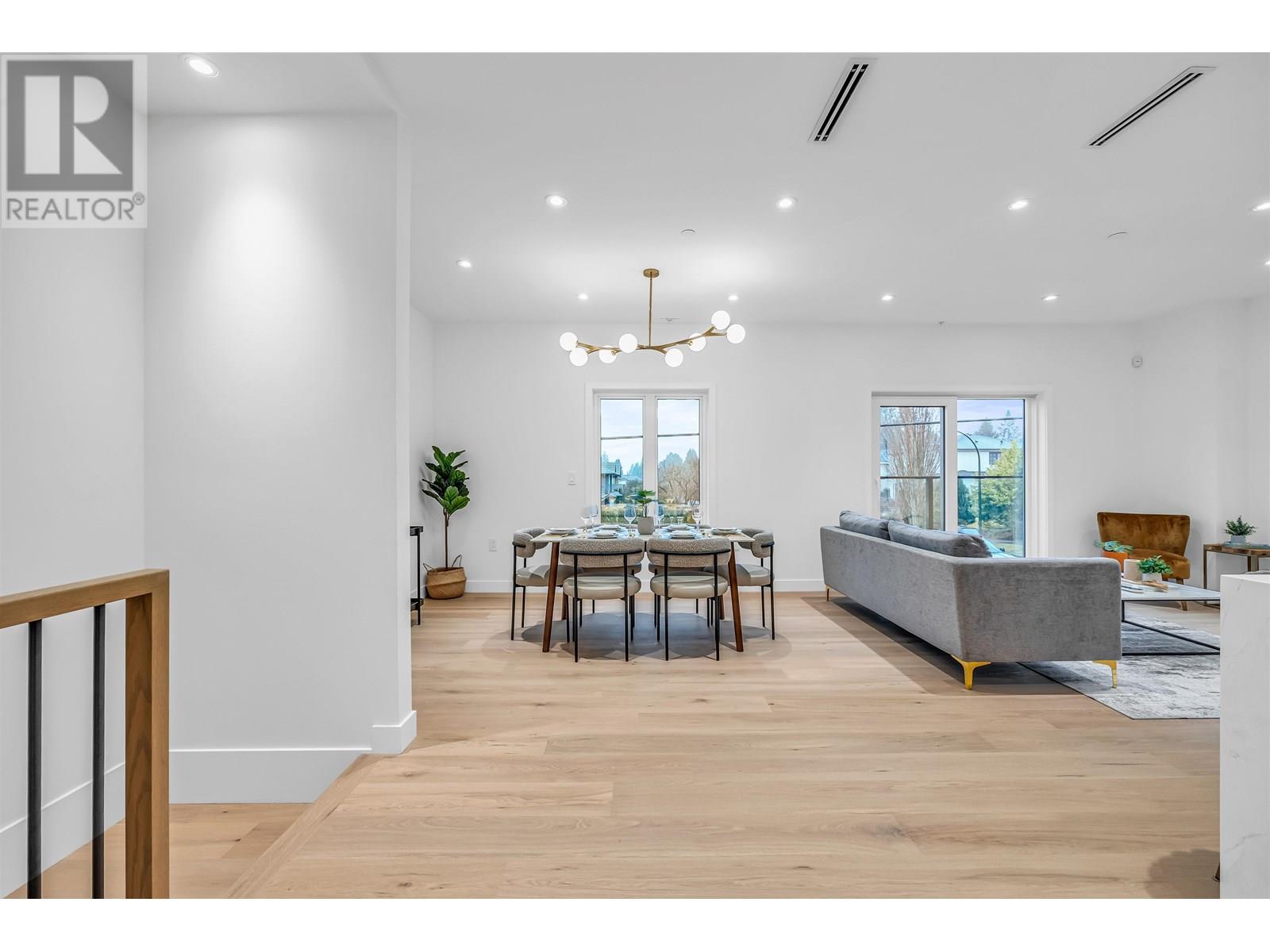 Listing Picture 11 of 37 : 1012 W 52ND AVENUE, Vancouver / 溫哥華 - 魯藝地產 Yvonne Lu Group - MLS Medallion Club Member