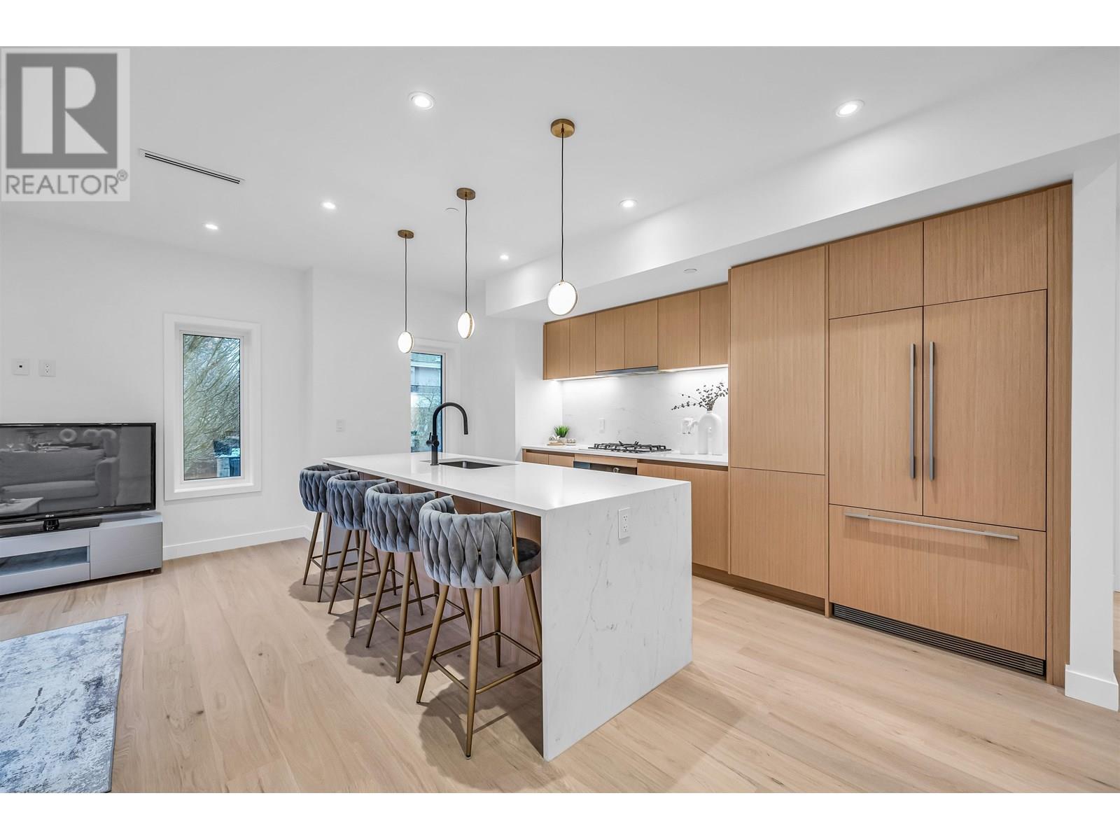 Property at 1012 W 52ND AVENUE image 5