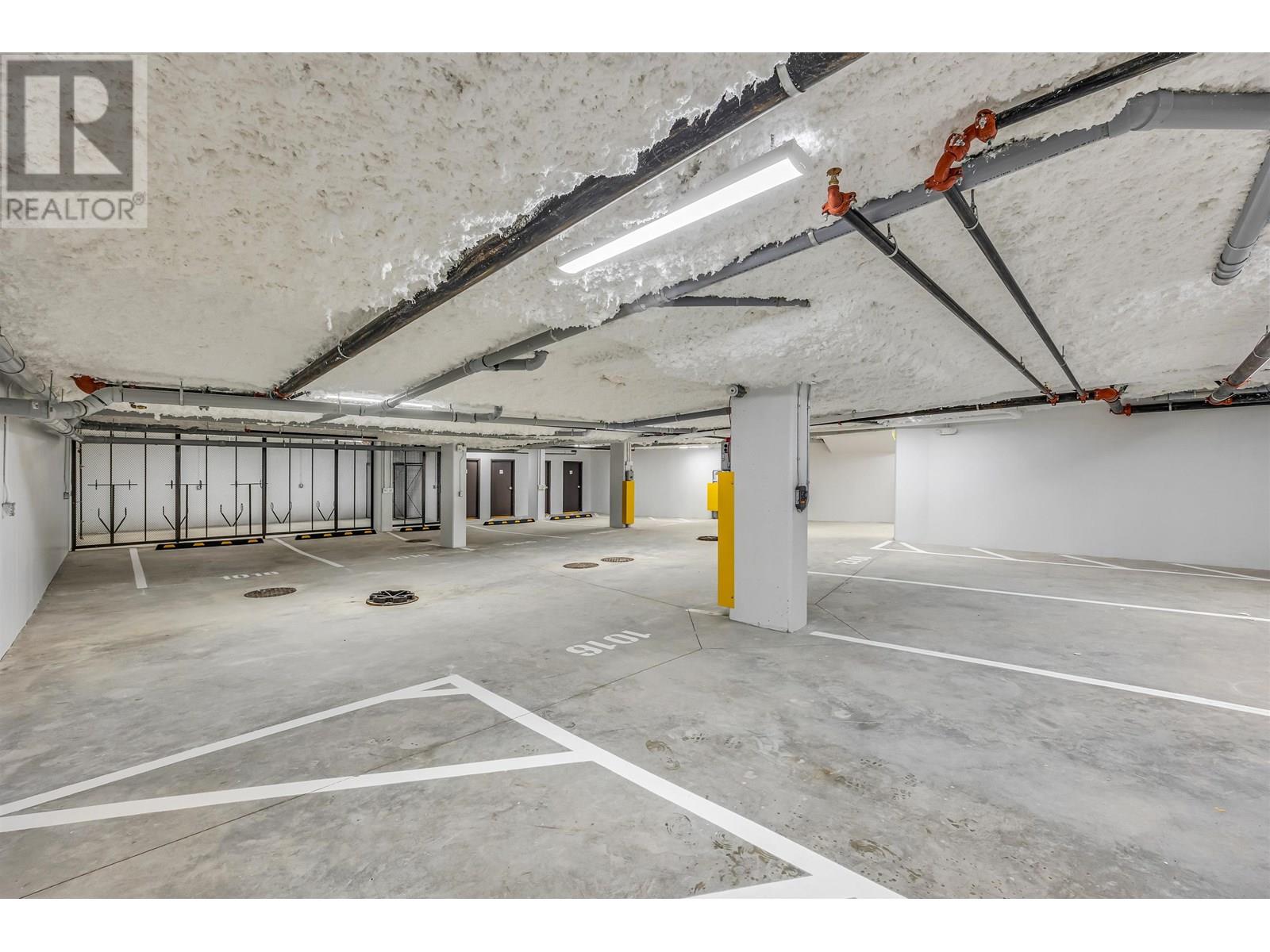 Listing Picture 32 of 37 : 1012 W 52ND AVENUE, Vancouver / 溫哥華 - 魯藝地產 Yvonne Lu Group - MLS Medallion Club Member